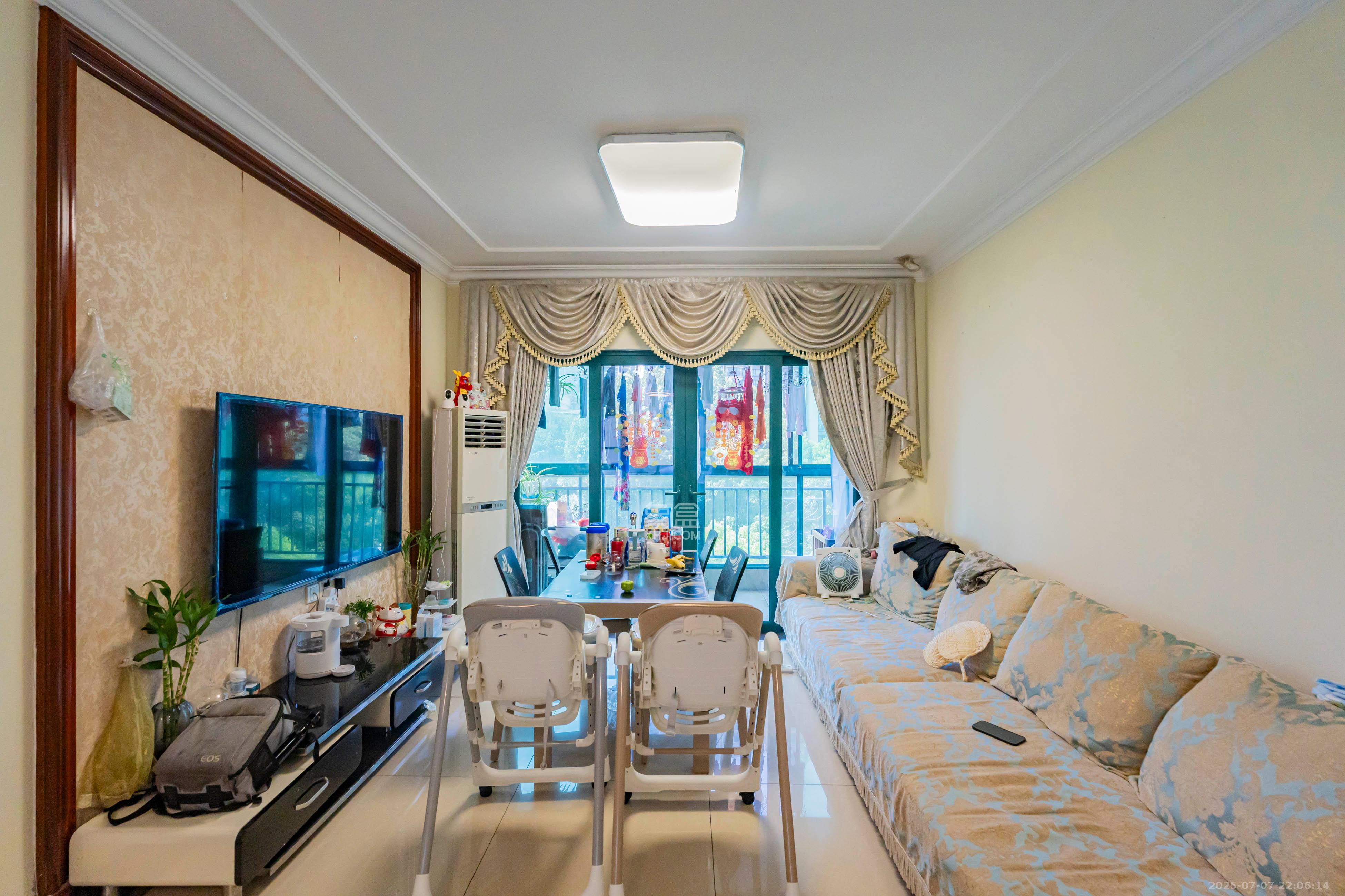 恒大雅苑 3室2厅2卫 90.0万 恒大雅苑 3室2厅2卫 90.0万客厅