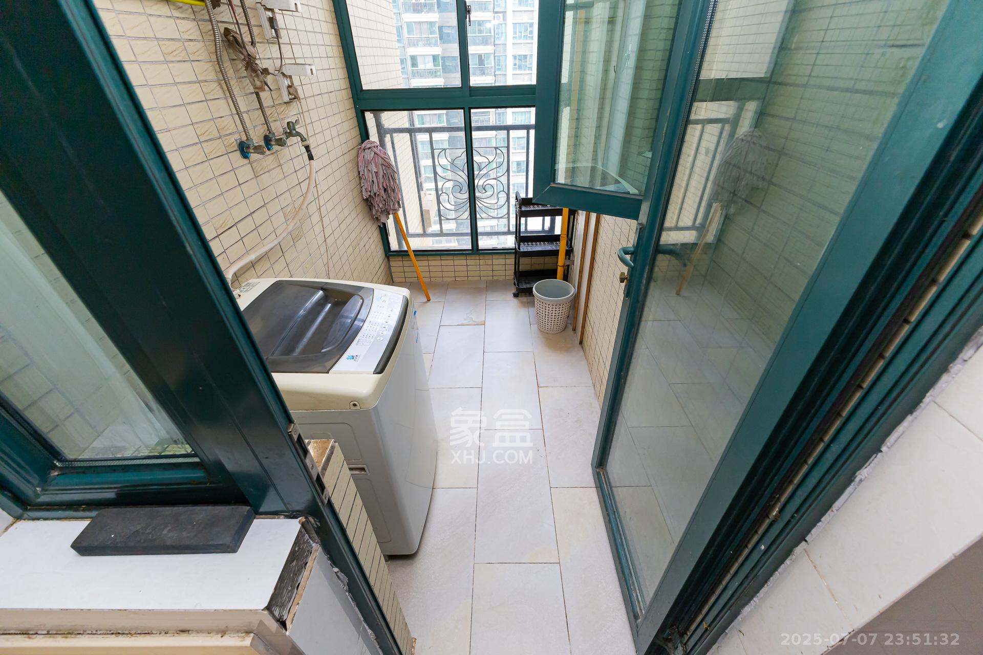 恒大名都 3室2厅2卫 72.0万 恒大名都 3室2厅2卫 72.0万阳台