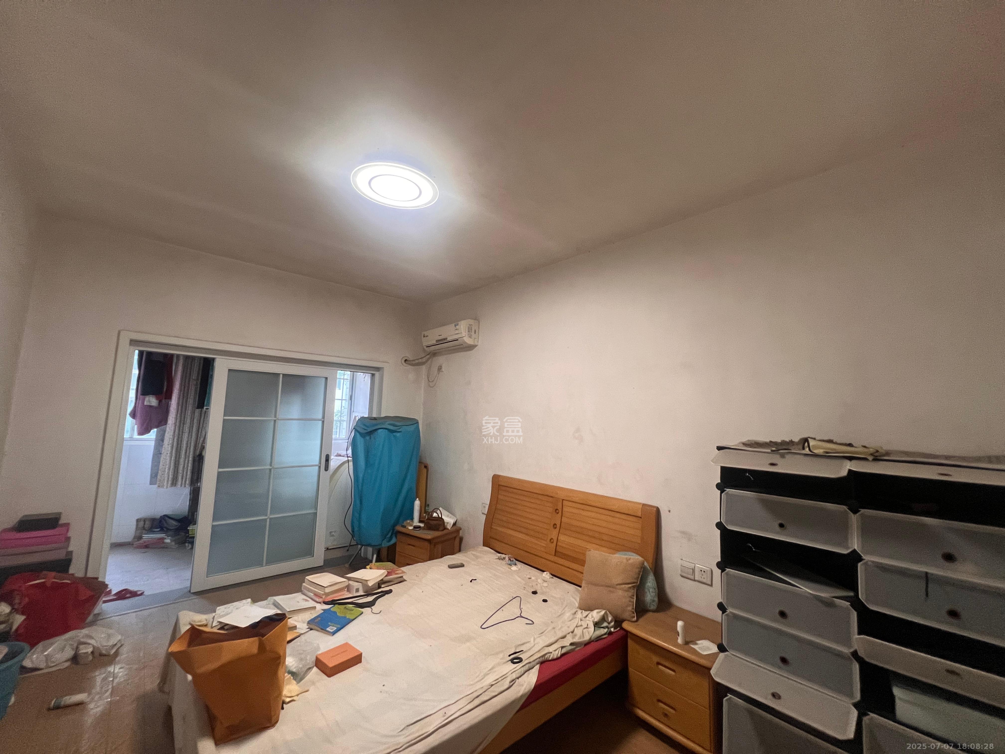 宏发花园 4室2厅2卫 65.0万 宏发花园 4室2厅2卫 65.0万客厅