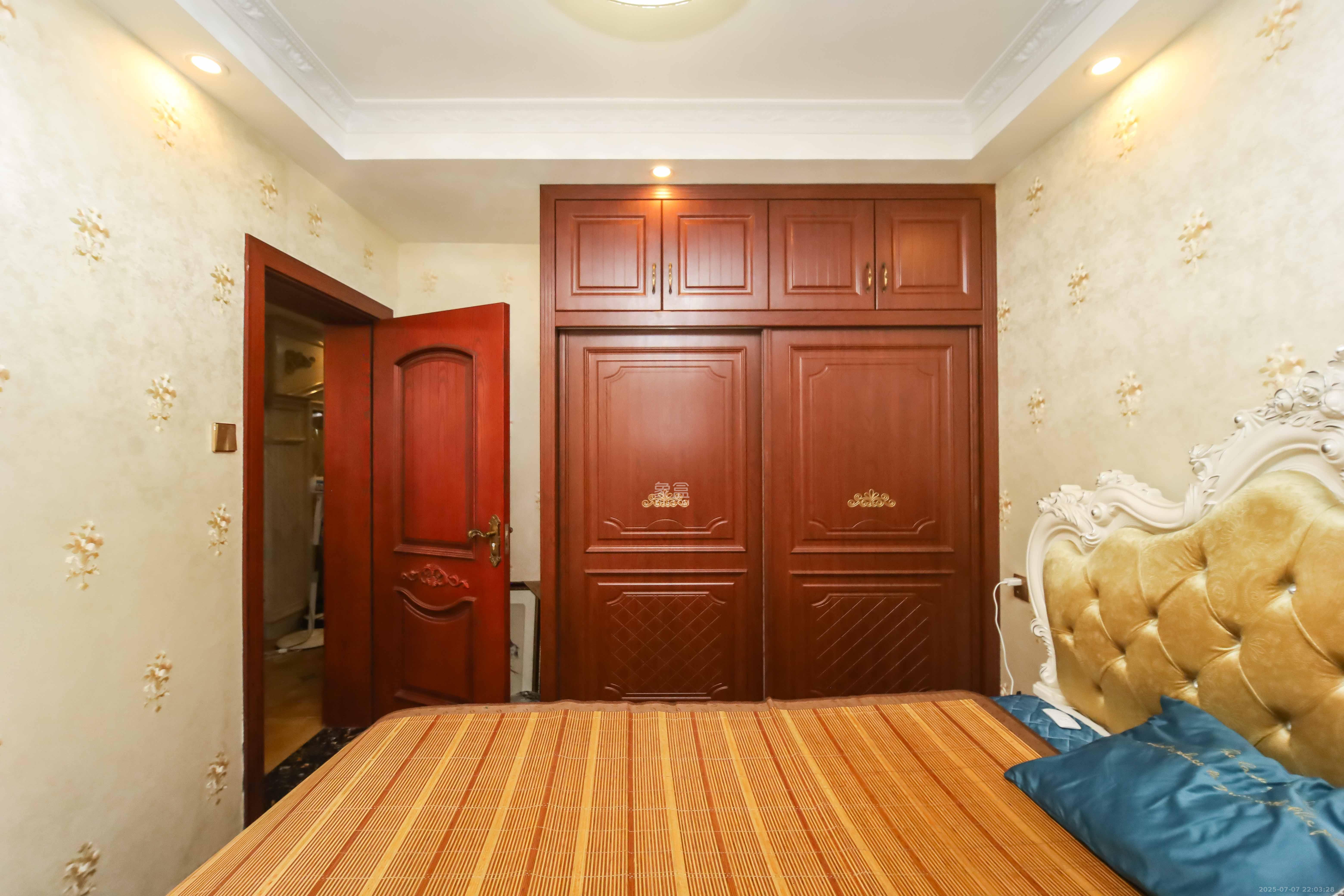 德政园  3室2厅2卫    89.8万 德政园  3室2厅2卫    89.8万卧室