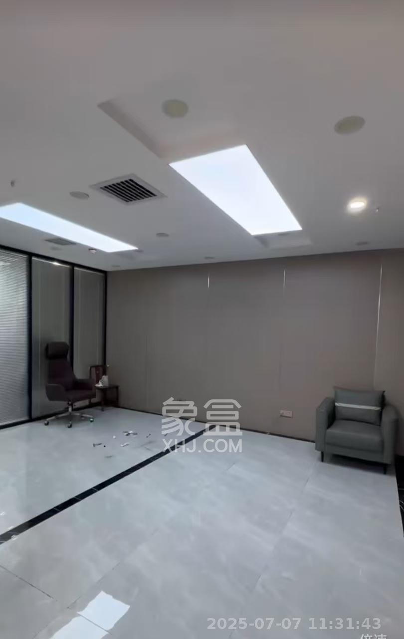 绿地中心 3室1厅0卫 8000.0元/月 绿地中心 3室1厅0卫 8000.0元/月室内图