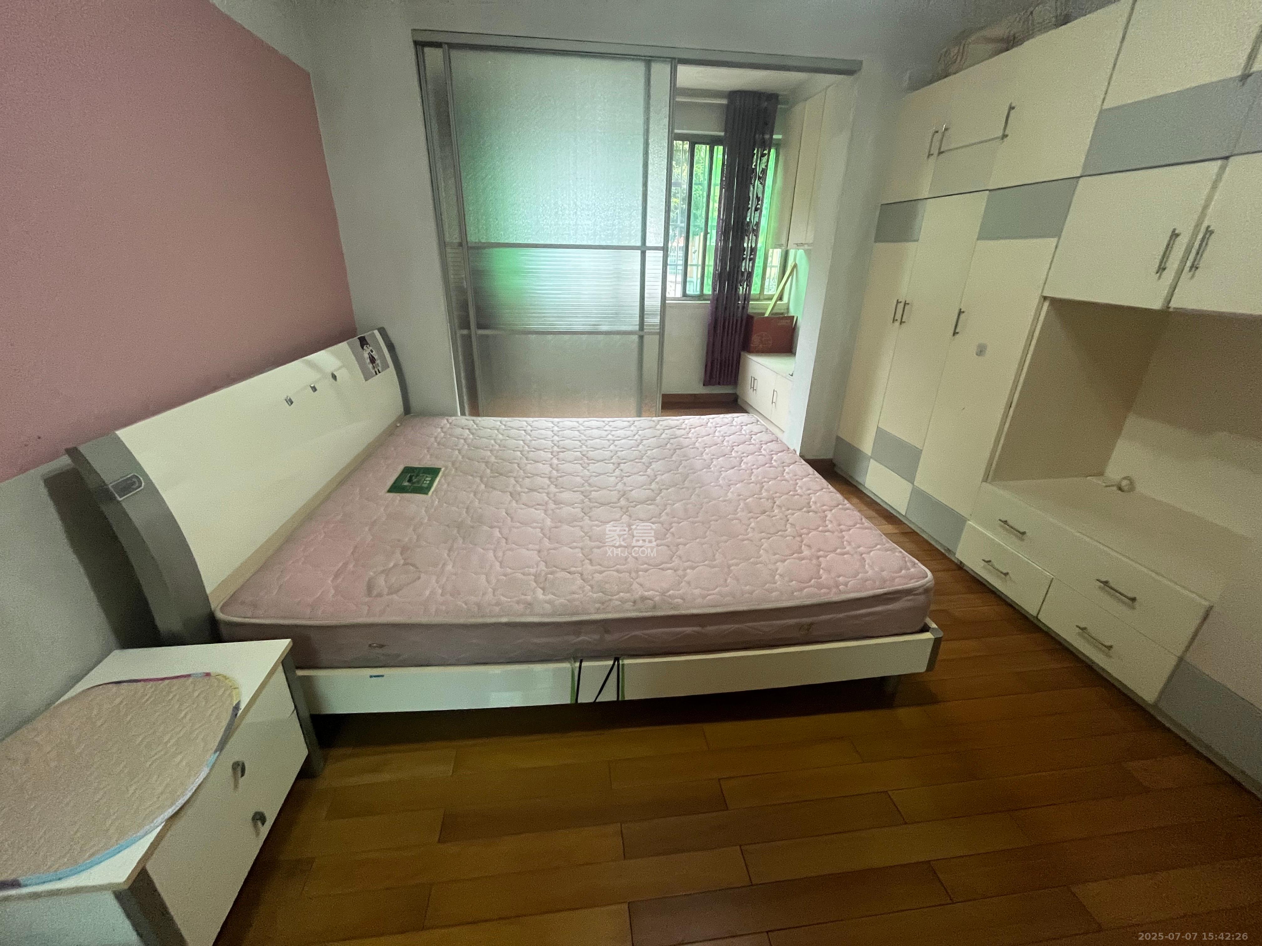 阳明山庄  3室2厅1卫   2300.00元/月室内图