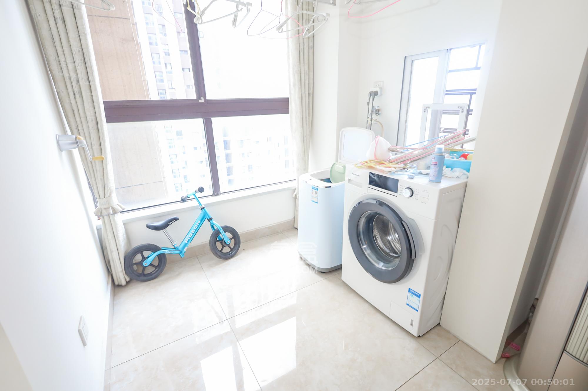 绿地中央广场 3室2厅1卫 116.00万 绿地中央广场 3室2厅1卫 116.00万阳台