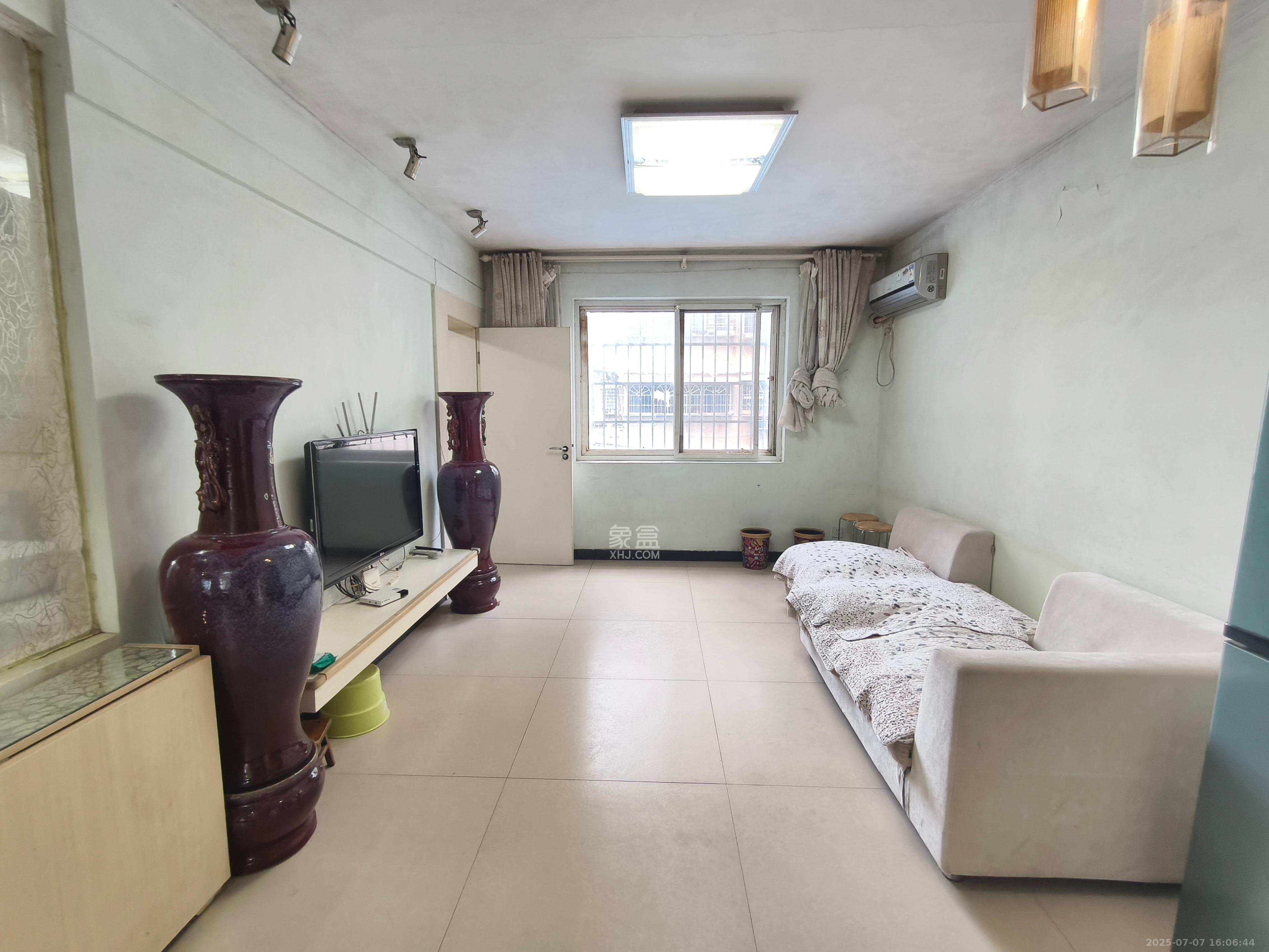 友园山庄 3室2厅1卫 1800.0元/月 友园山庄 3室2厅1卫 1800.0元/月室内图