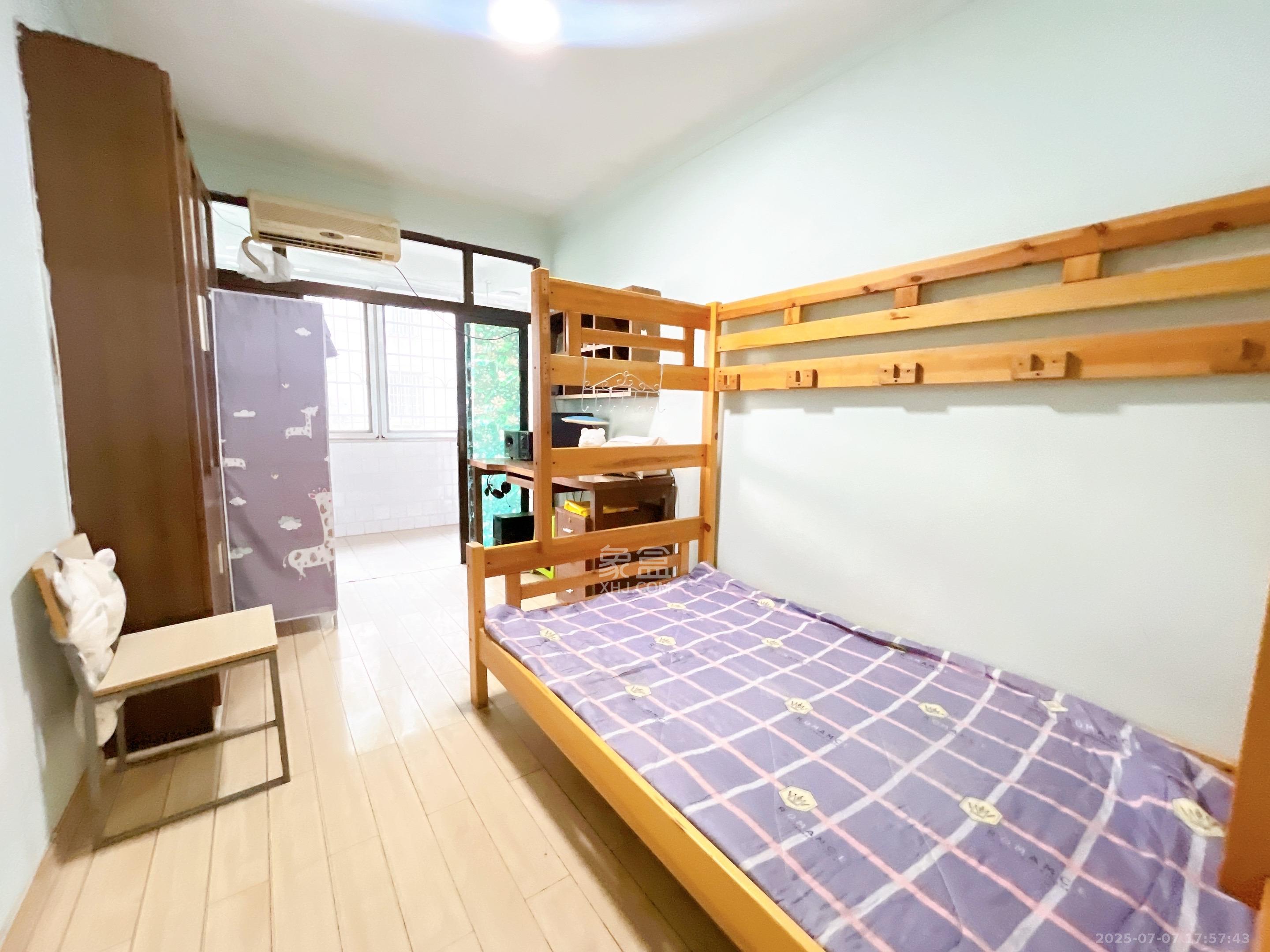 便河边社区  3室2厅1卫   2300.00元/月室内图