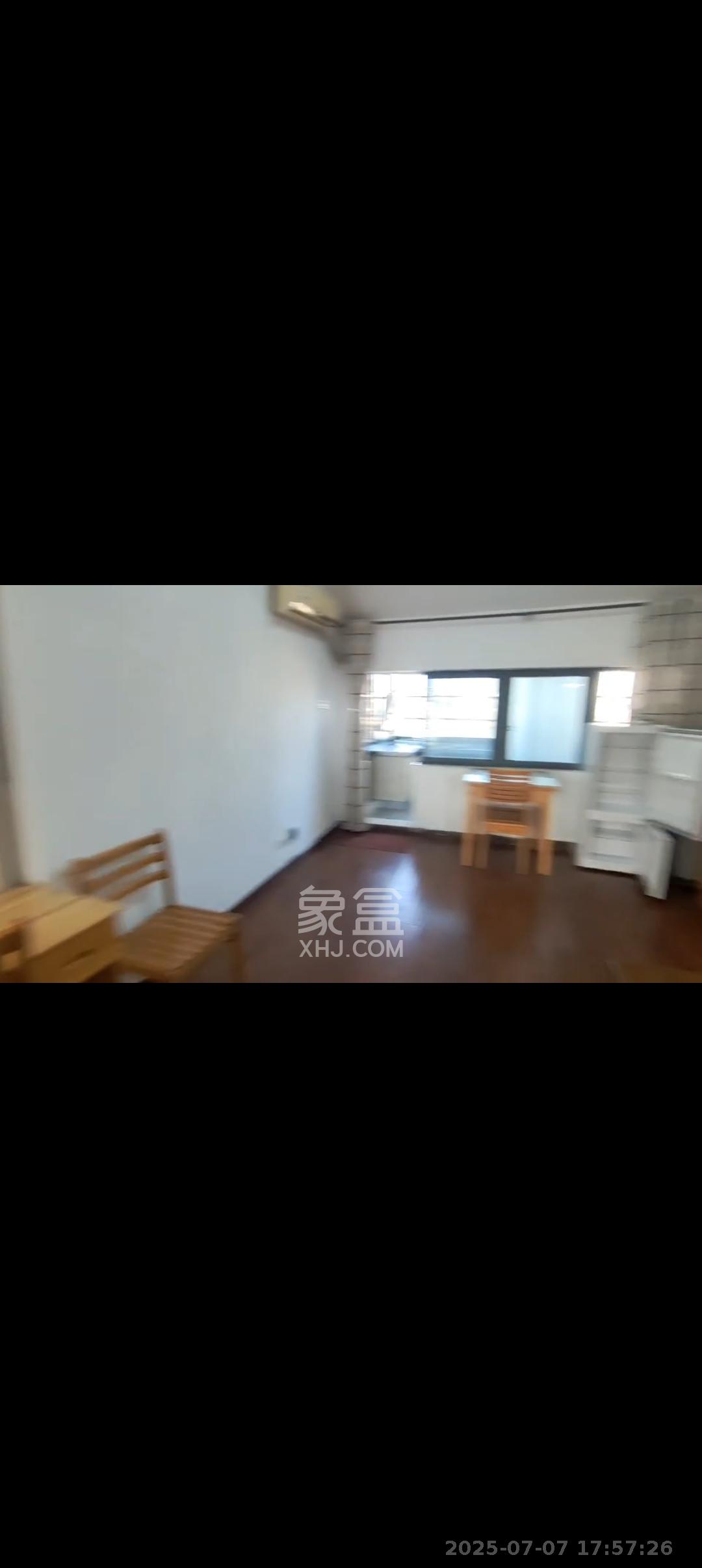麓枫和苑  1室2厅1卫   1500.00元/月室内图