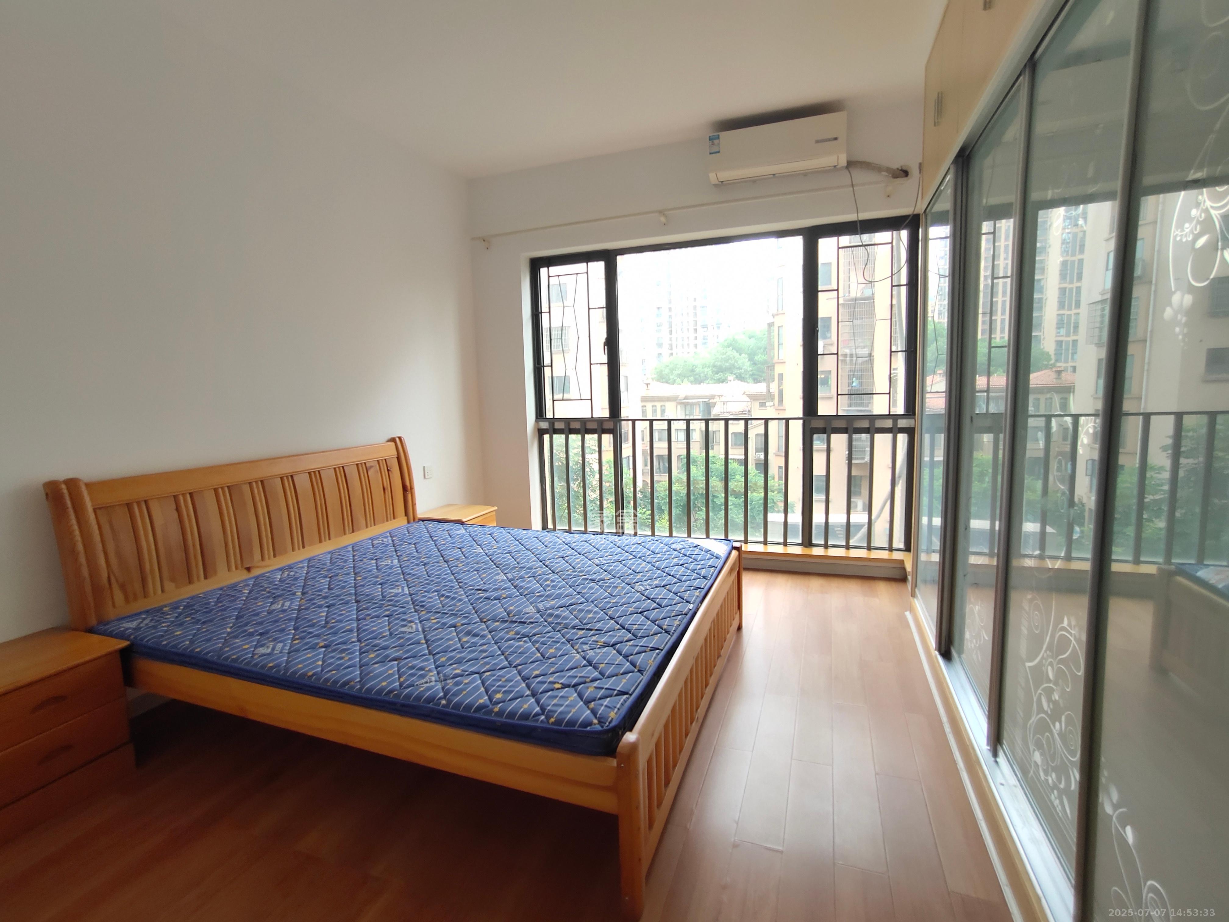 中城丽景香山园  3室2厅2卫   3100.00元/月室内图