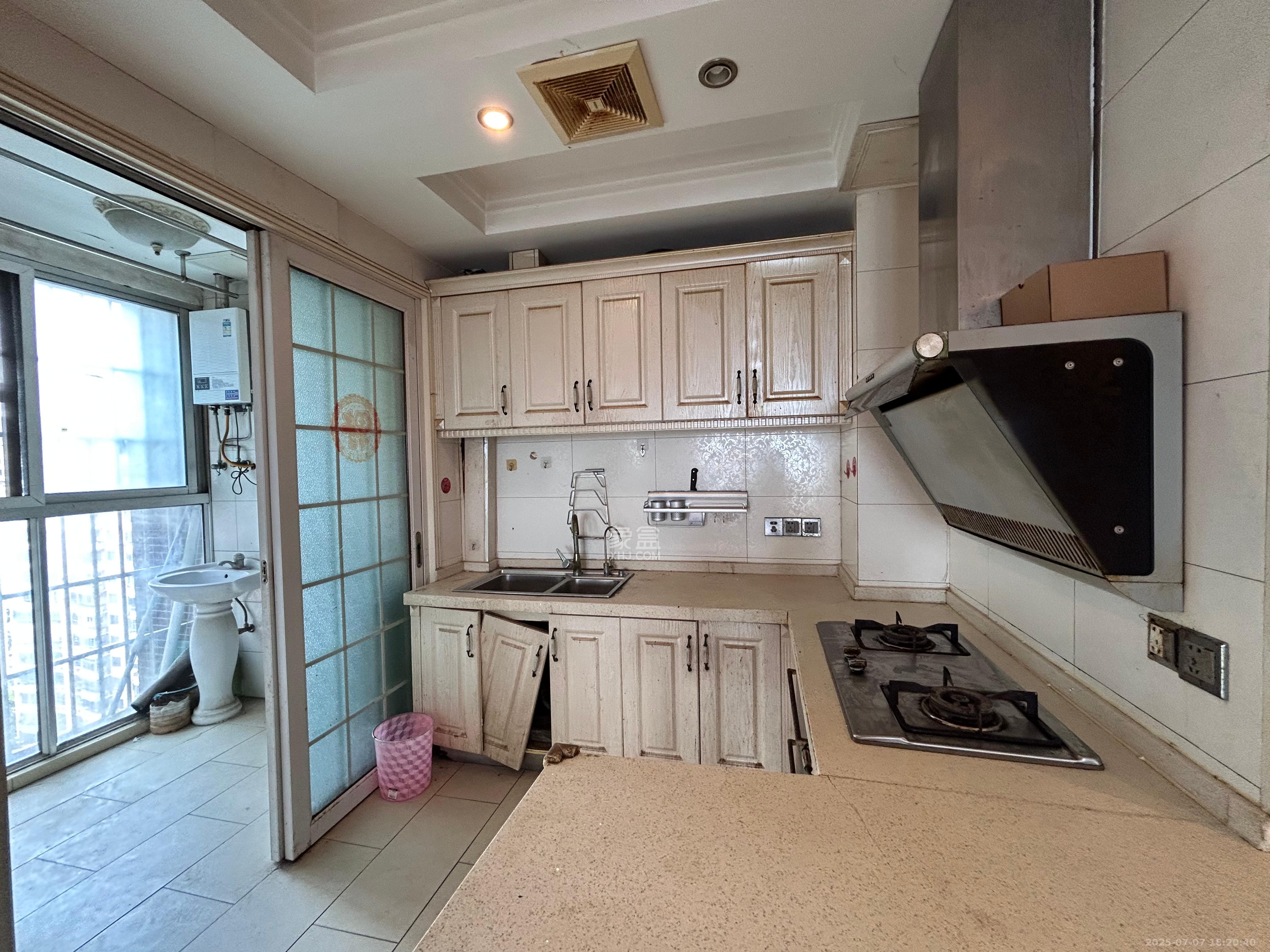 红树湾 2室2厅1卫 1700.0元/月 红树湾 2室2厅1卫 1700.0元/月室内图