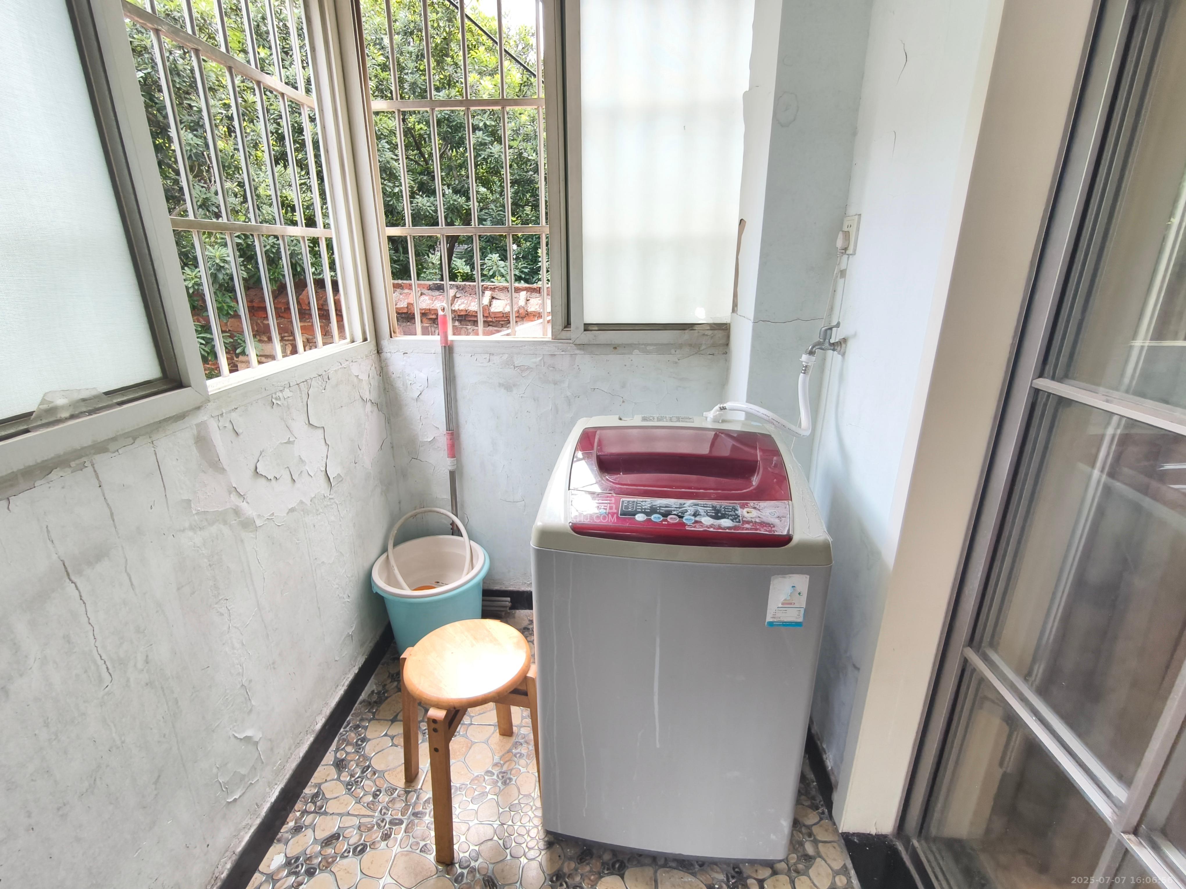 友园山庄  3室2厅1卫    1800.0元/月室内图