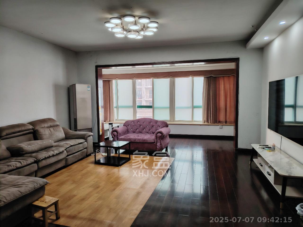 明城公寓  3室2厅2卫    2500.0元/月室内图1