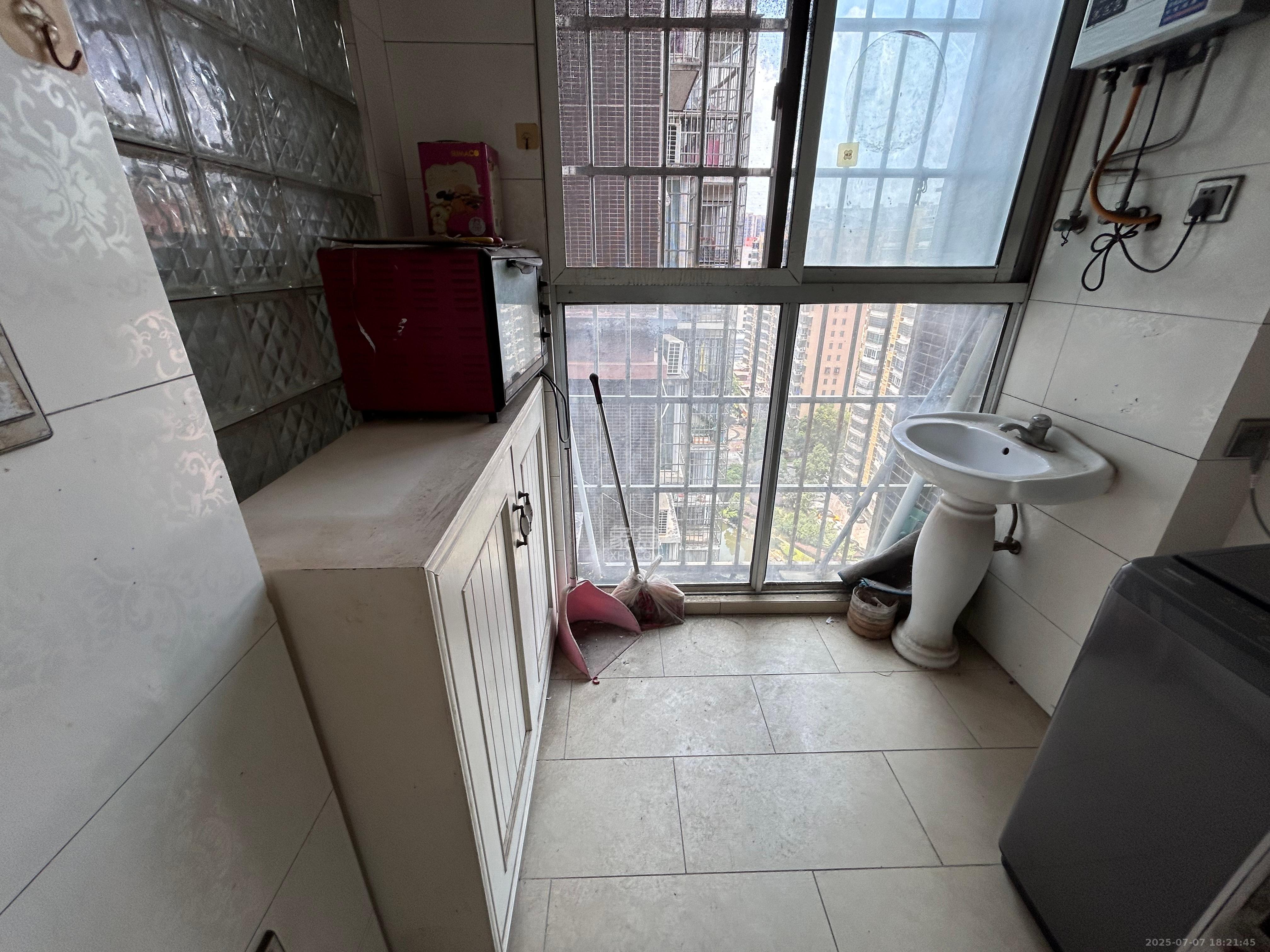 红树湾 2室2厅1卫 1700.0元/月 红树湾 2室2厅1卫 1700.0元/月室内图