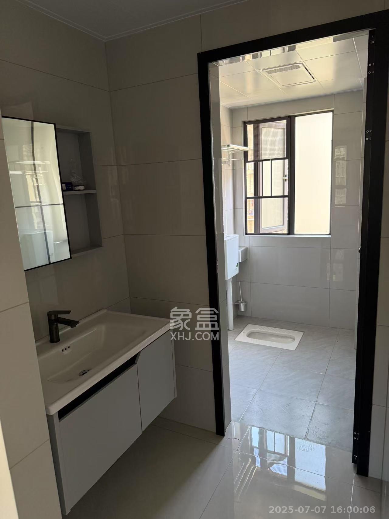 桥头家园三期  3室2厅2卫    2200.0元/月室内图