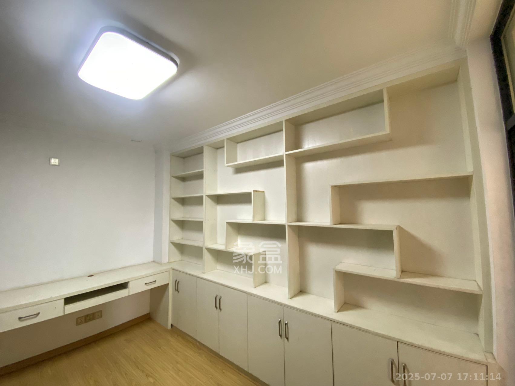 新盛珑璟台  4室2厅2卫    2850.0元/月室内图