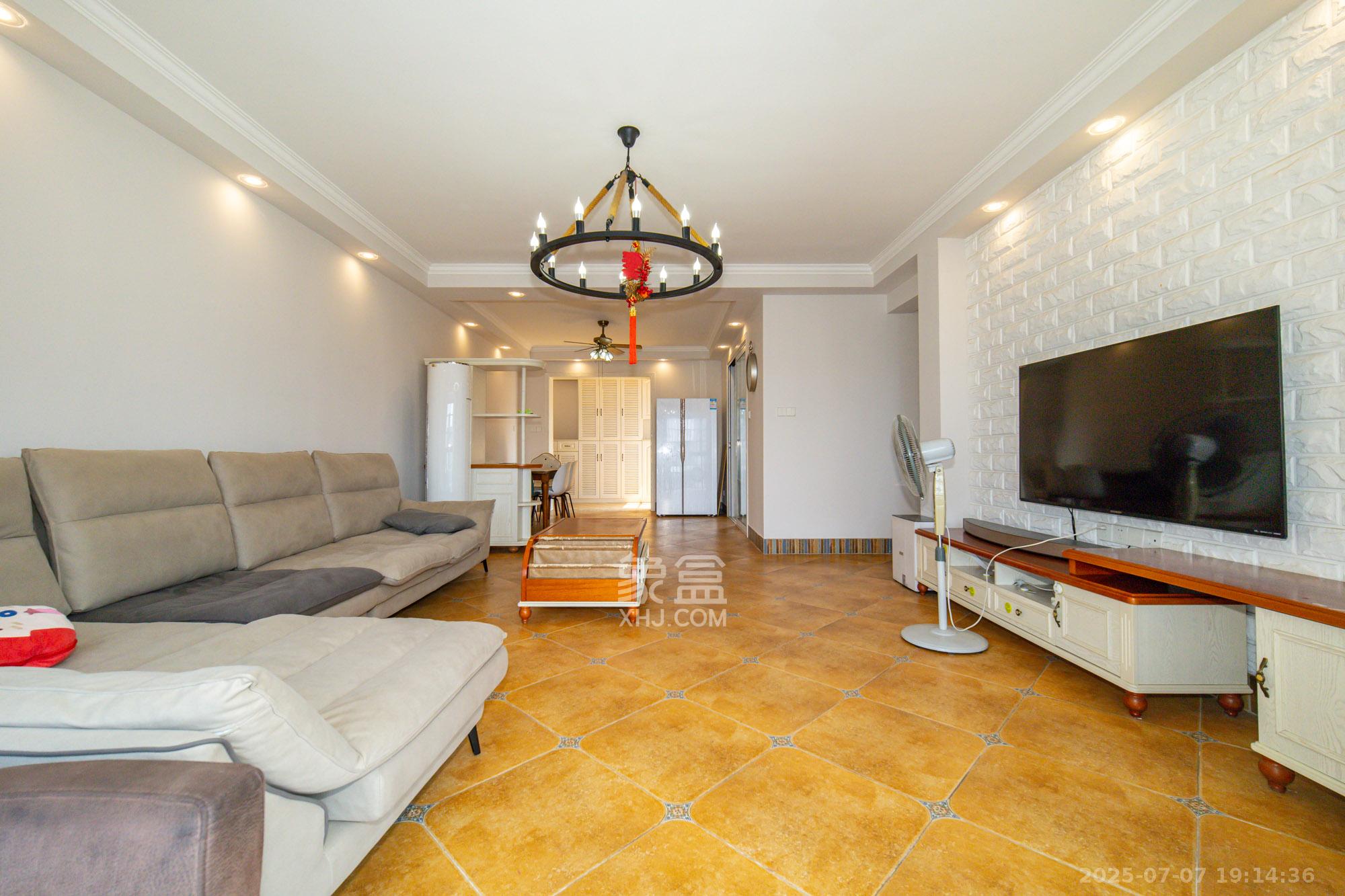 尚都花园城  4室2厅2卫    105.0万 尚都花园城  4室2厅2卫    105.0万客厅