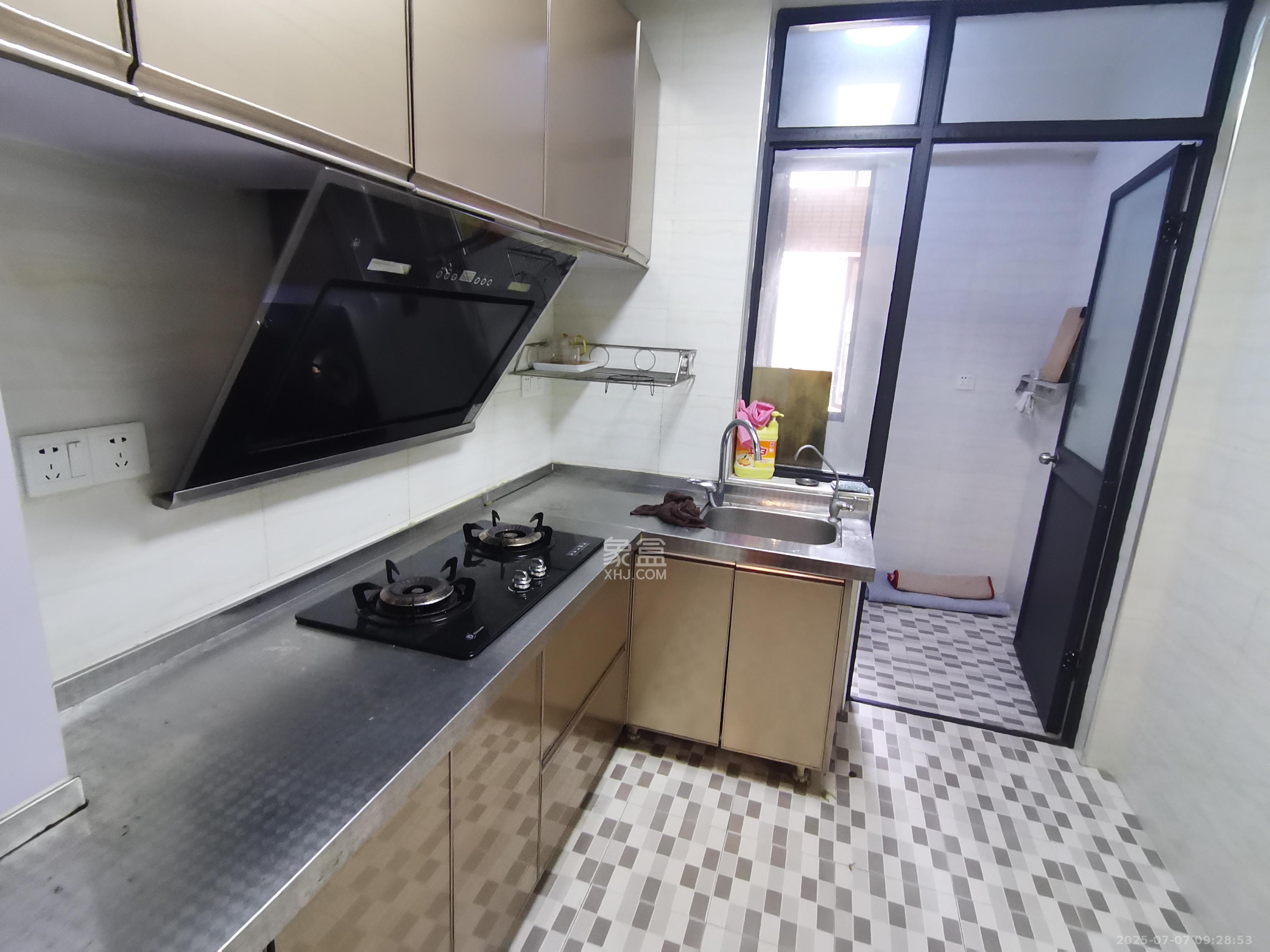 鸿基橄榄君庭  1室2厅1卫   2800.00元/月室内图