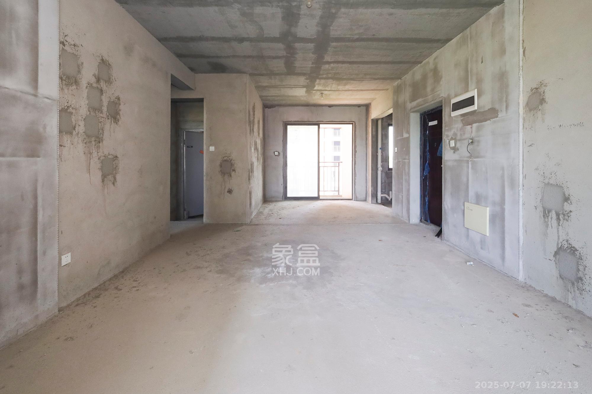 帝辰金缇水郡  4室2厅2卫    89.8万 帝辰金缇水郡  4室2厅2卫    89.8万客厅