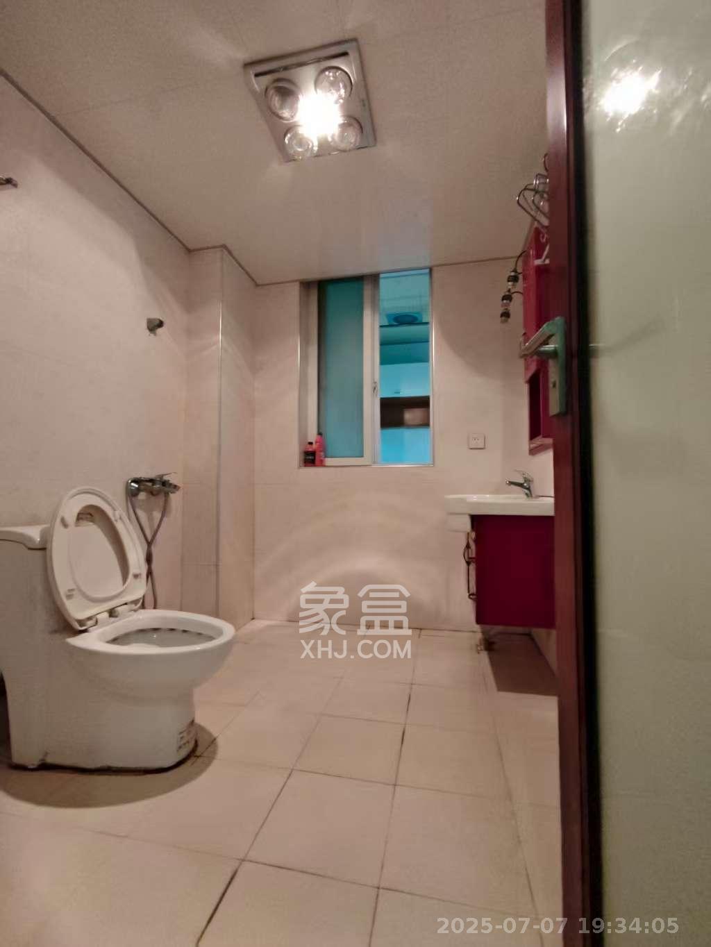 圣力华苑 3室2厅1卫 1800.0元/月 圣力华苑 3室2厅1卫 1800.0元/月室内图