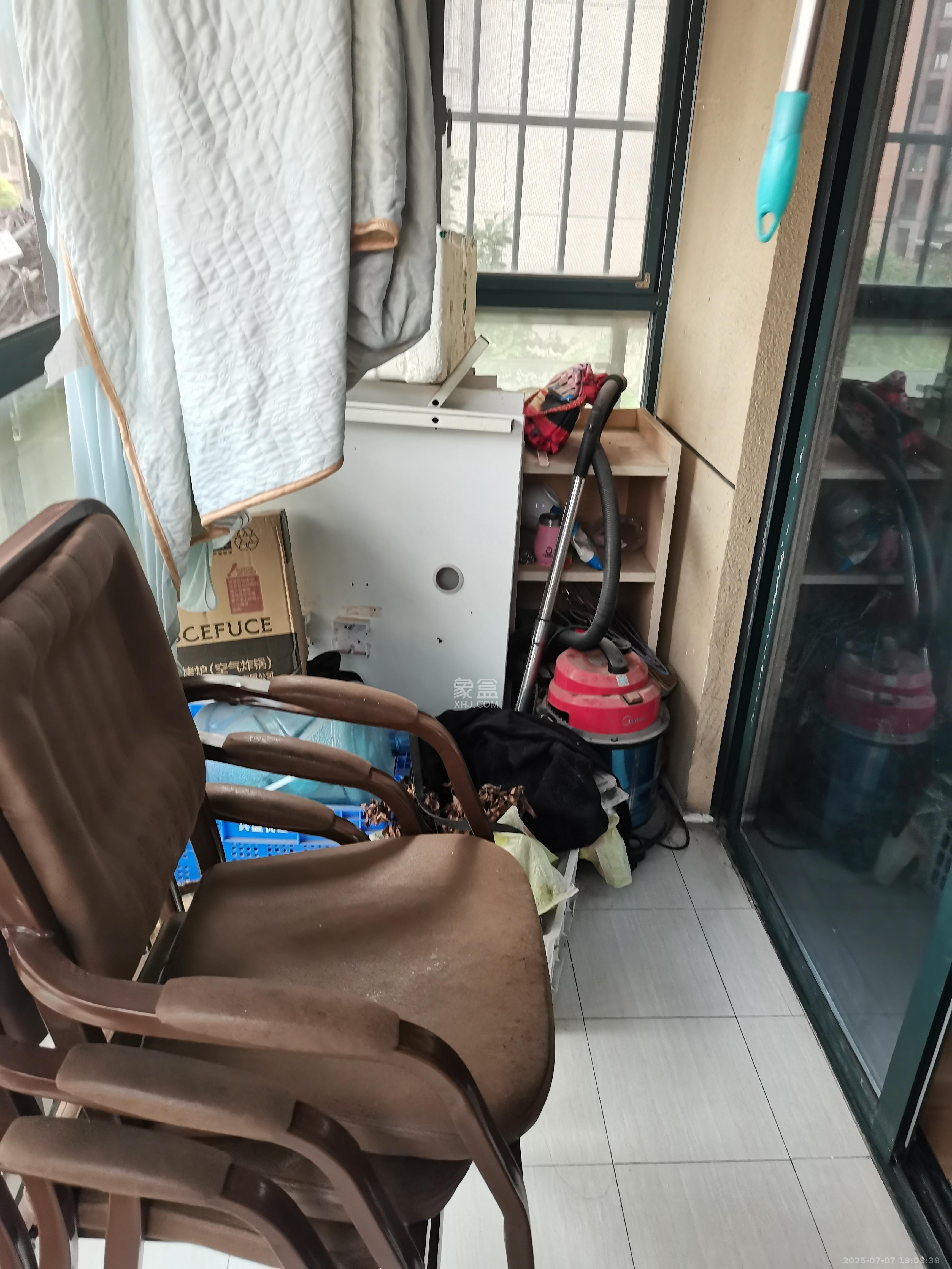 尊邸华庭  3室2厅1卫   2200.00元/月室内图