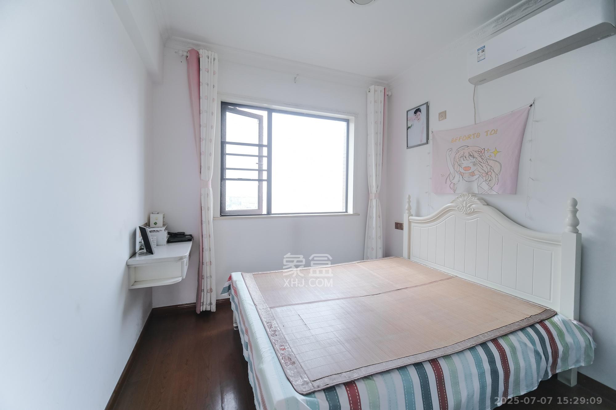 盛地春天里 4室2厅2卫 65.0万 盛地春天里 4室2厅2卫 65.0万卧室