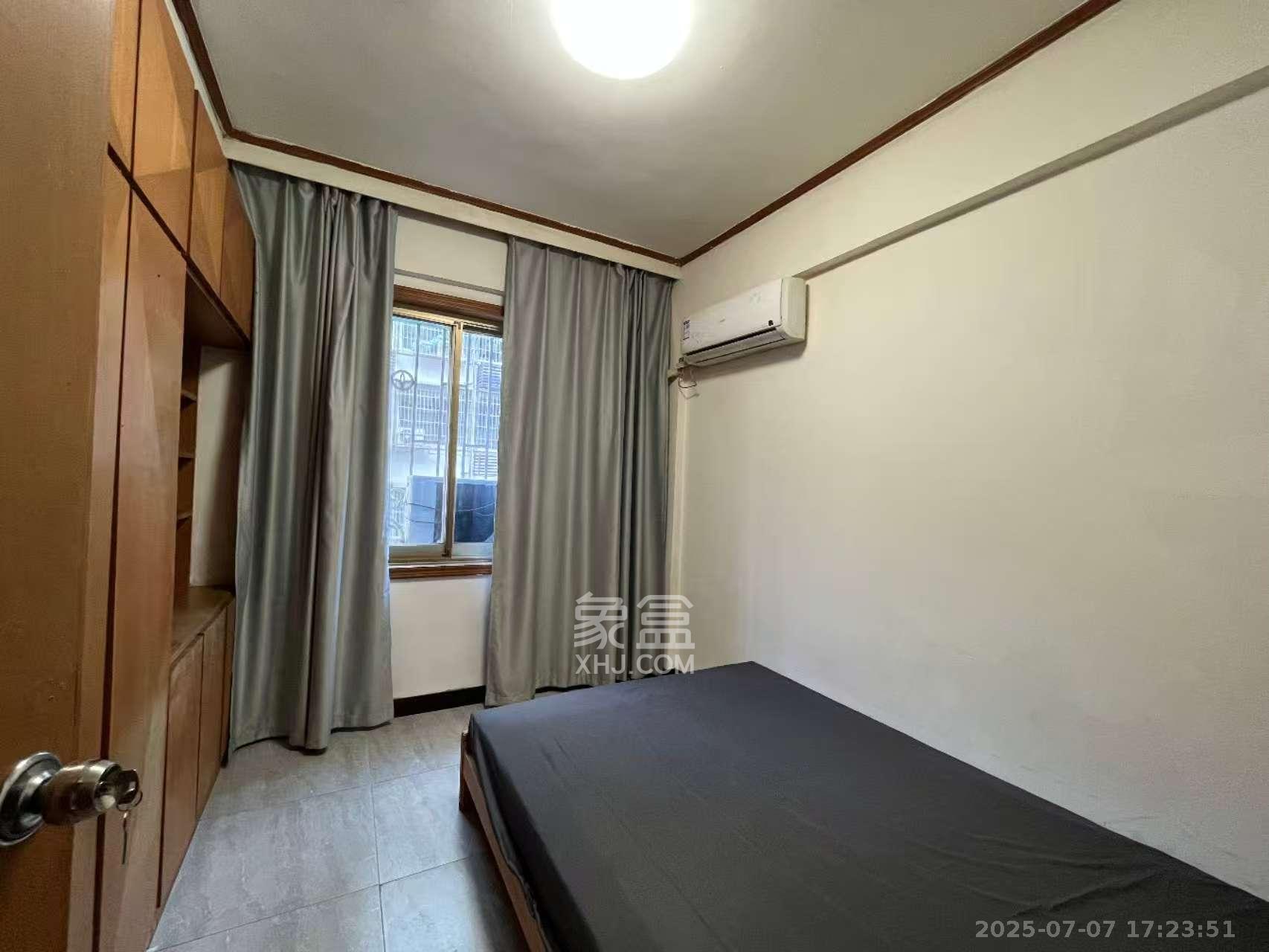 燕山街社区  3室2厅2卫   2600.00元/月室内图
