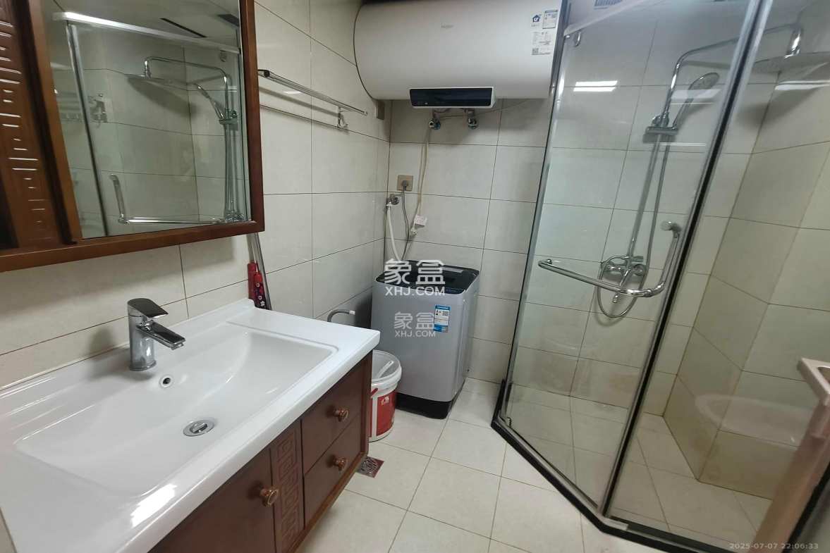 新世界广场 1室1厅1卫 2100.0元/月 新世界广场 1室1厅1卫 2100.0元/月室内图