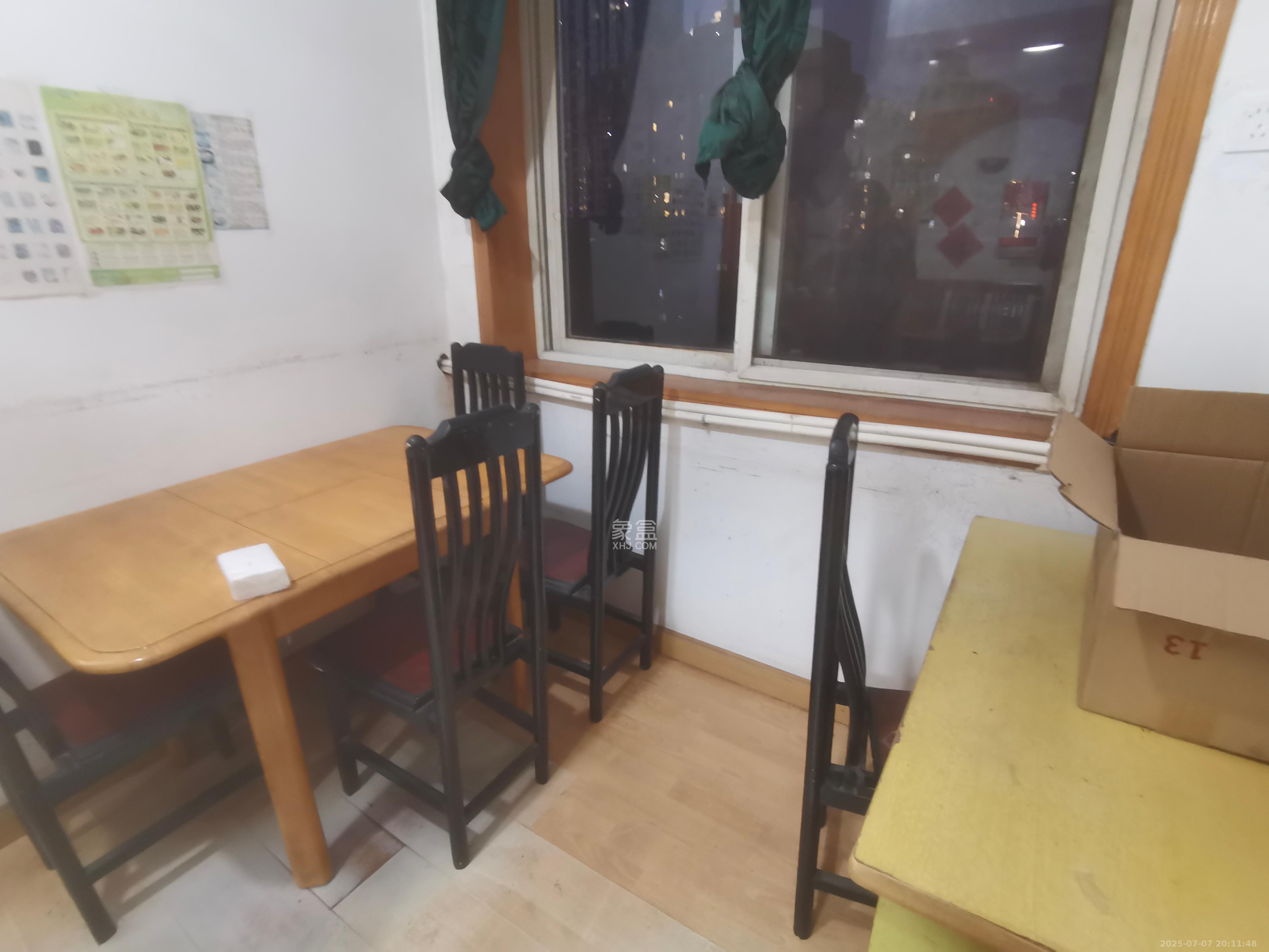 十五中单位宿舍 3室2厅1卫 1600.0元/月 十五中单位宿舍 3室2厅1卫 1600.0元/月室内图