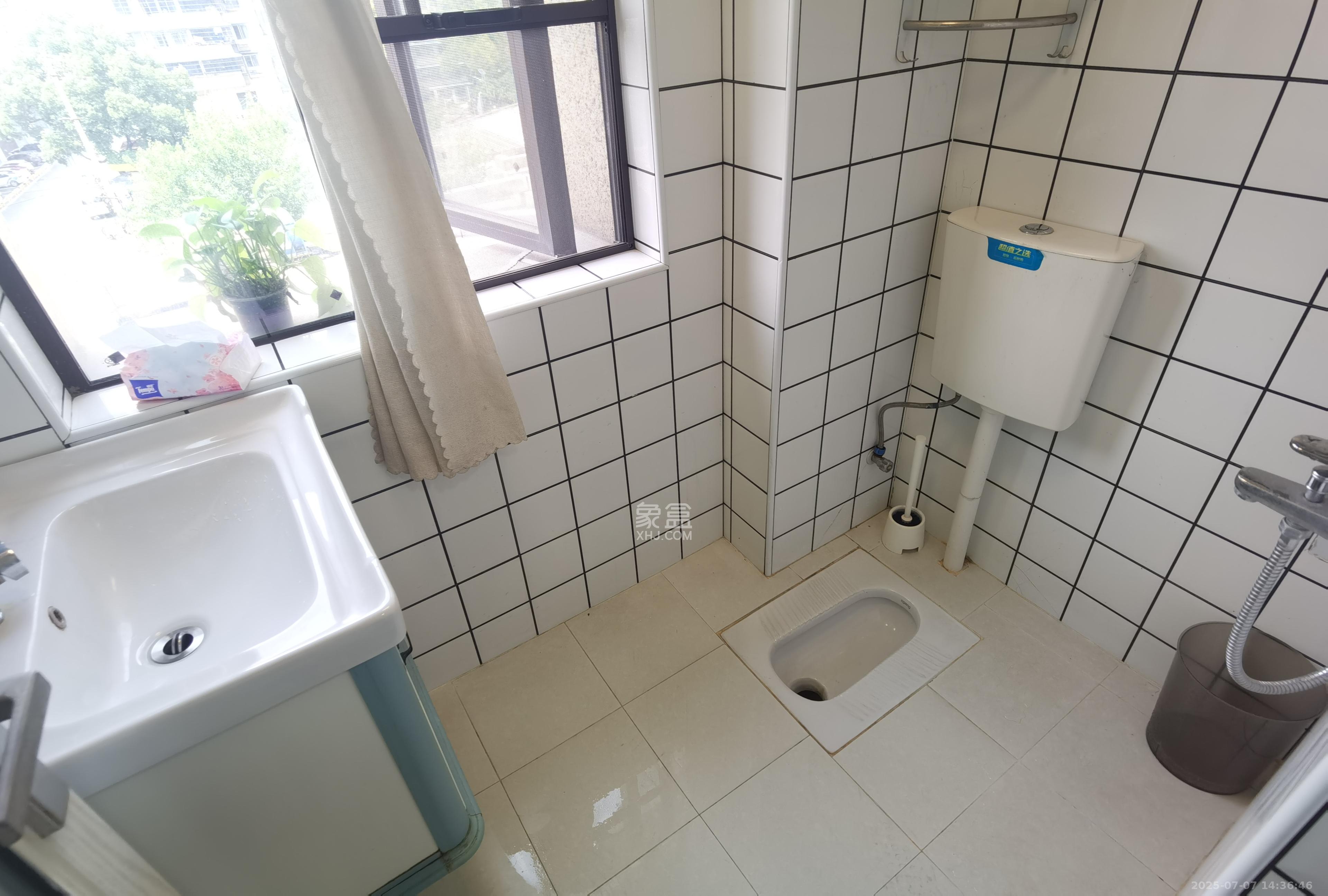 上园商住小区  1室1厅1卫   1400.00元/月室内图