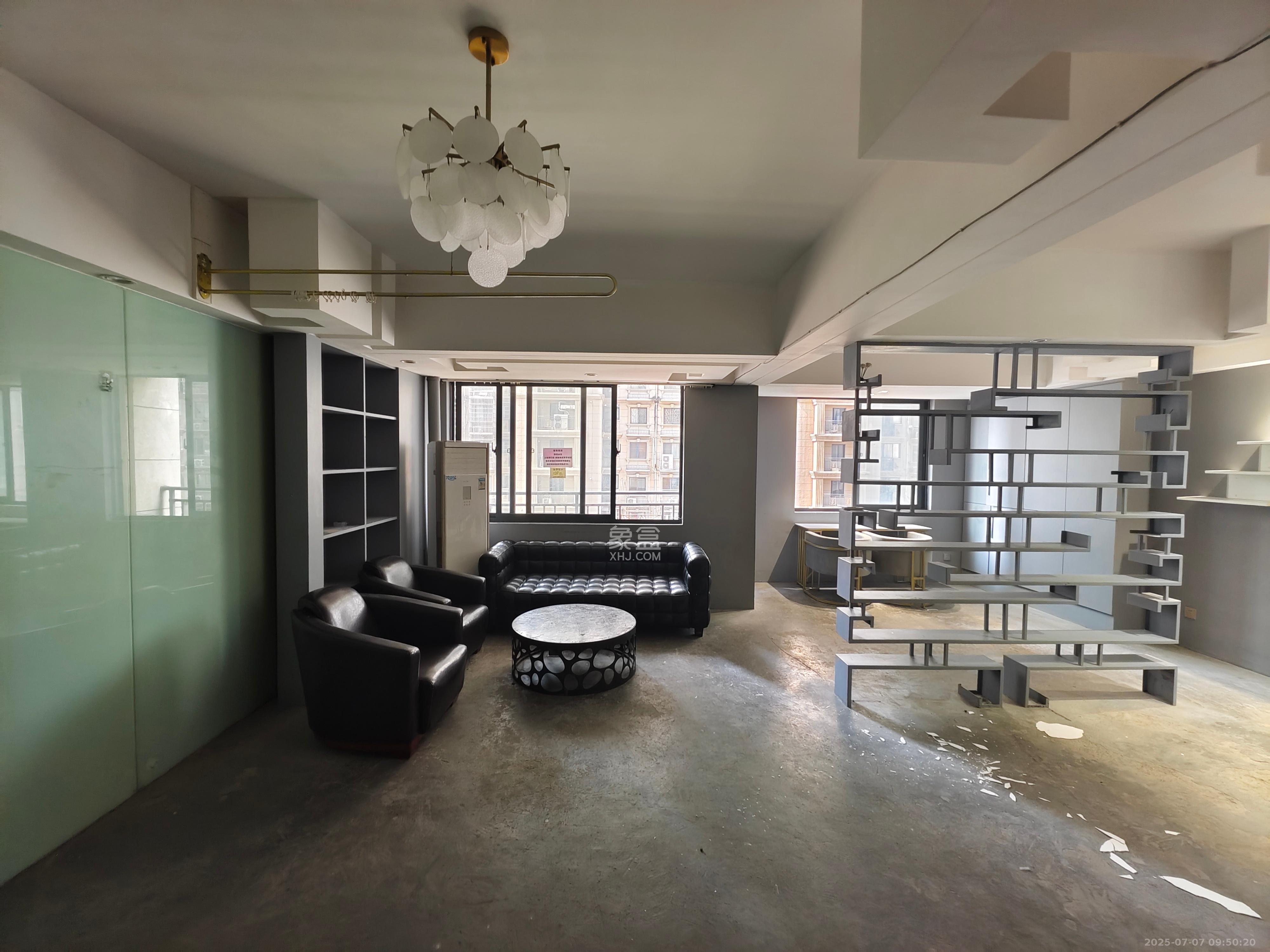 阳光锦城  1室1厅1卫    1600.0元/月 阳光锦城  1室1厅1卫    1600.0元/月室内图