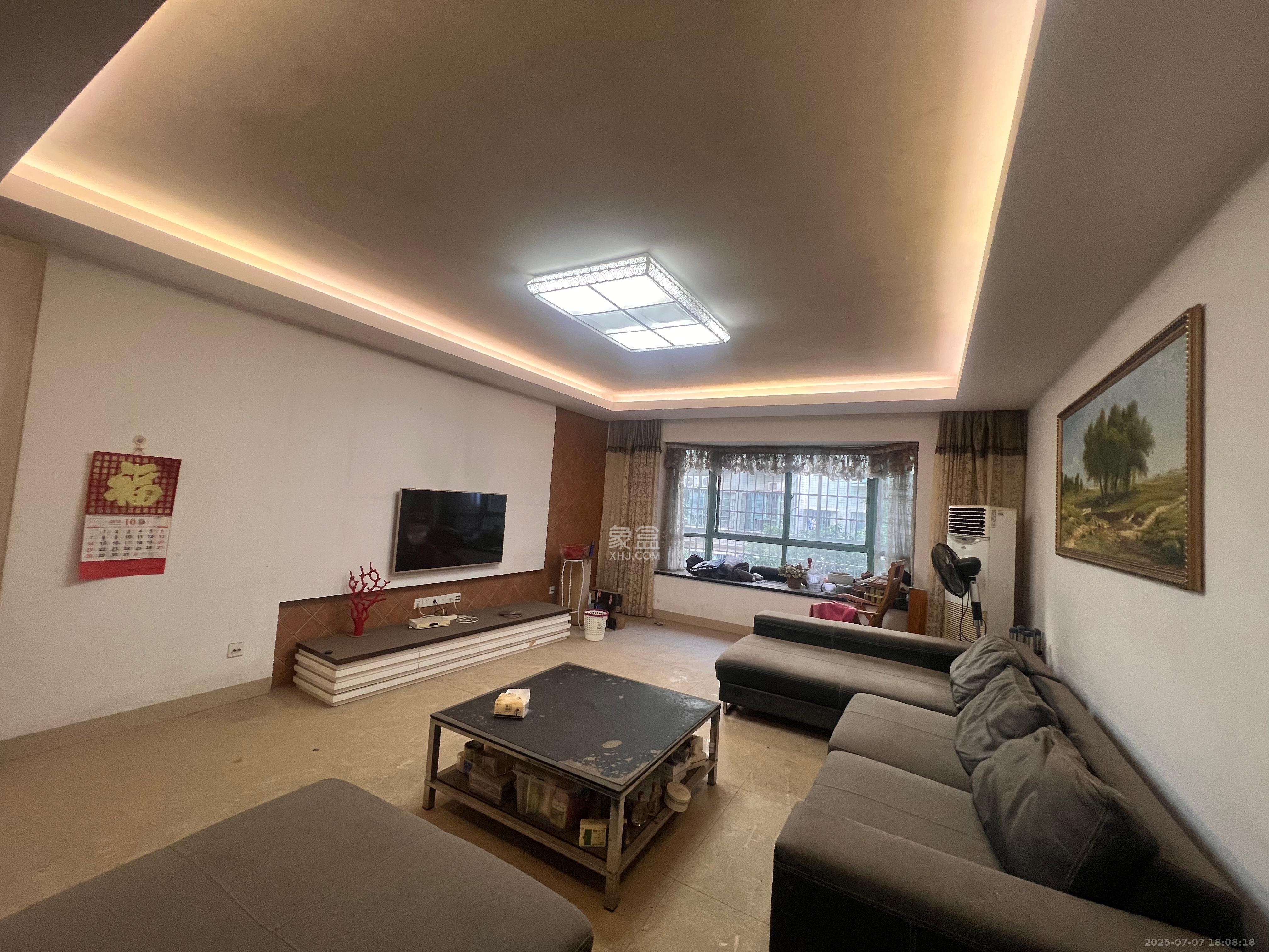 宏发花园 4室2厅2卫 65.0万 宏发花园 4室2厅2卫 65.0万客厅