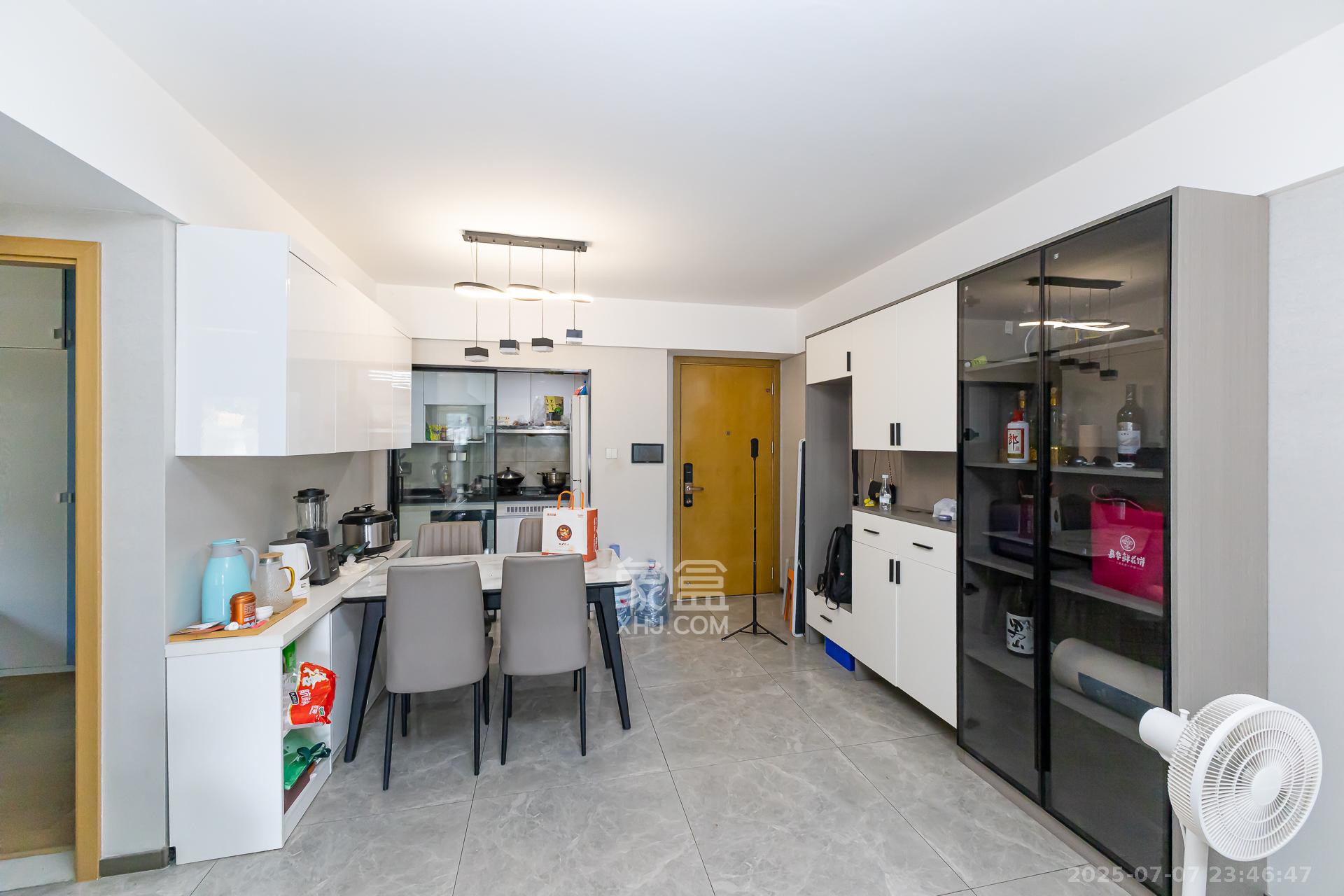 时代倾城四期 2室2厅1卫 73.0万 时代倾城四期 2室2厅1卫 73.0万客厅