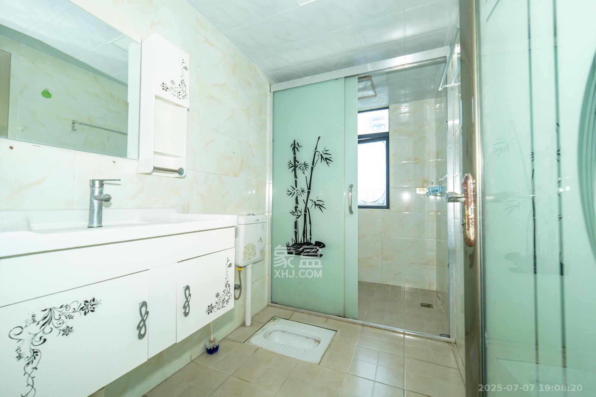 蓝山郡  4室2厅1卫    89.8万 蓝山郡  4室2厅1卫    89.8万卫生间