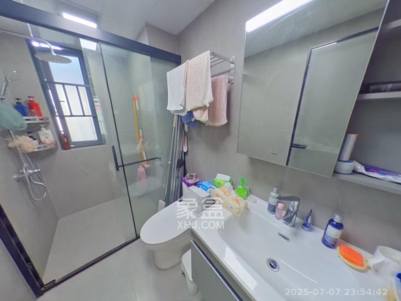 南山梅溪一方  3室2厅2卫    3300.0元/月室内图