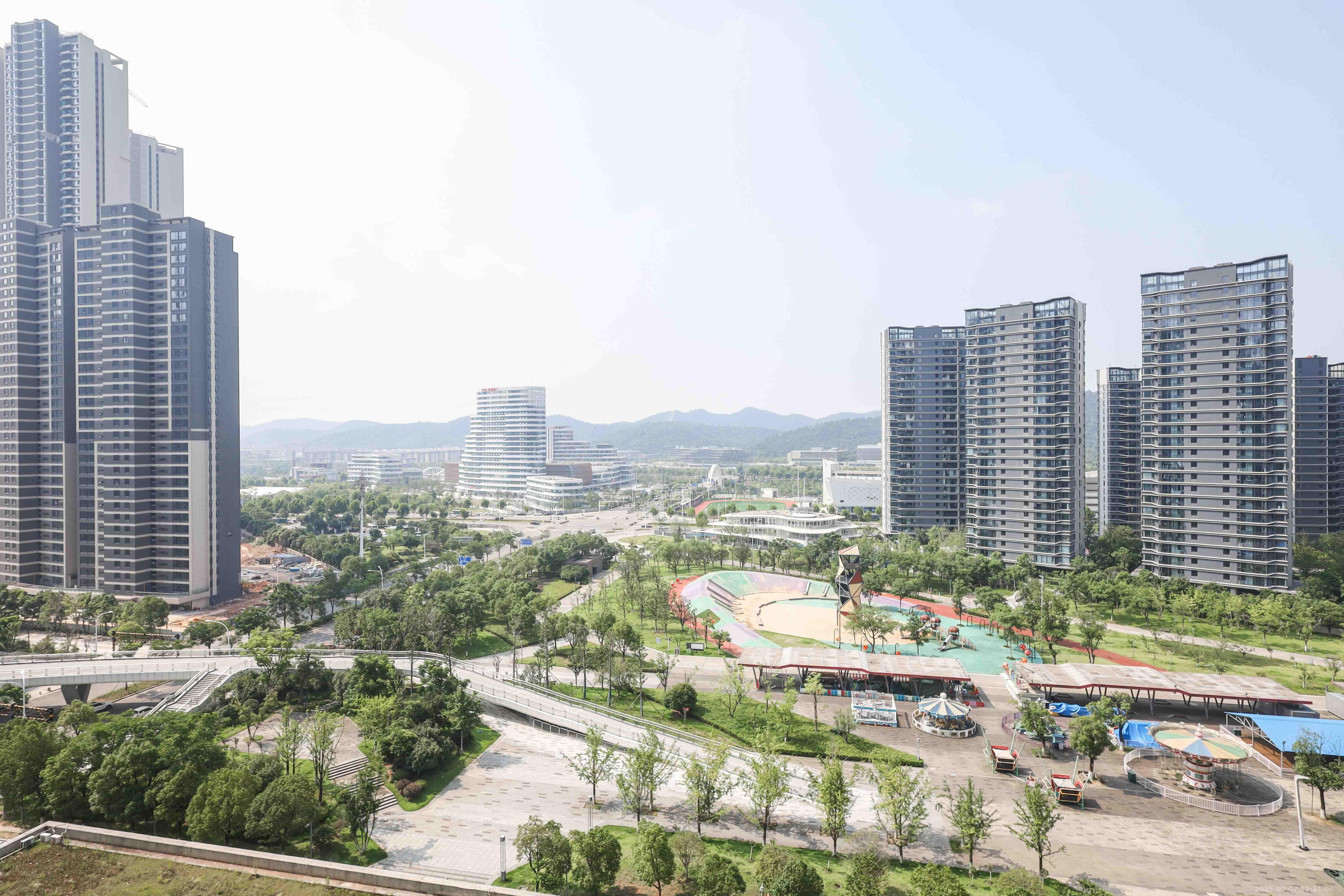 中国铁建湘语梅溪  4室2厅2卫   170.00万阳台