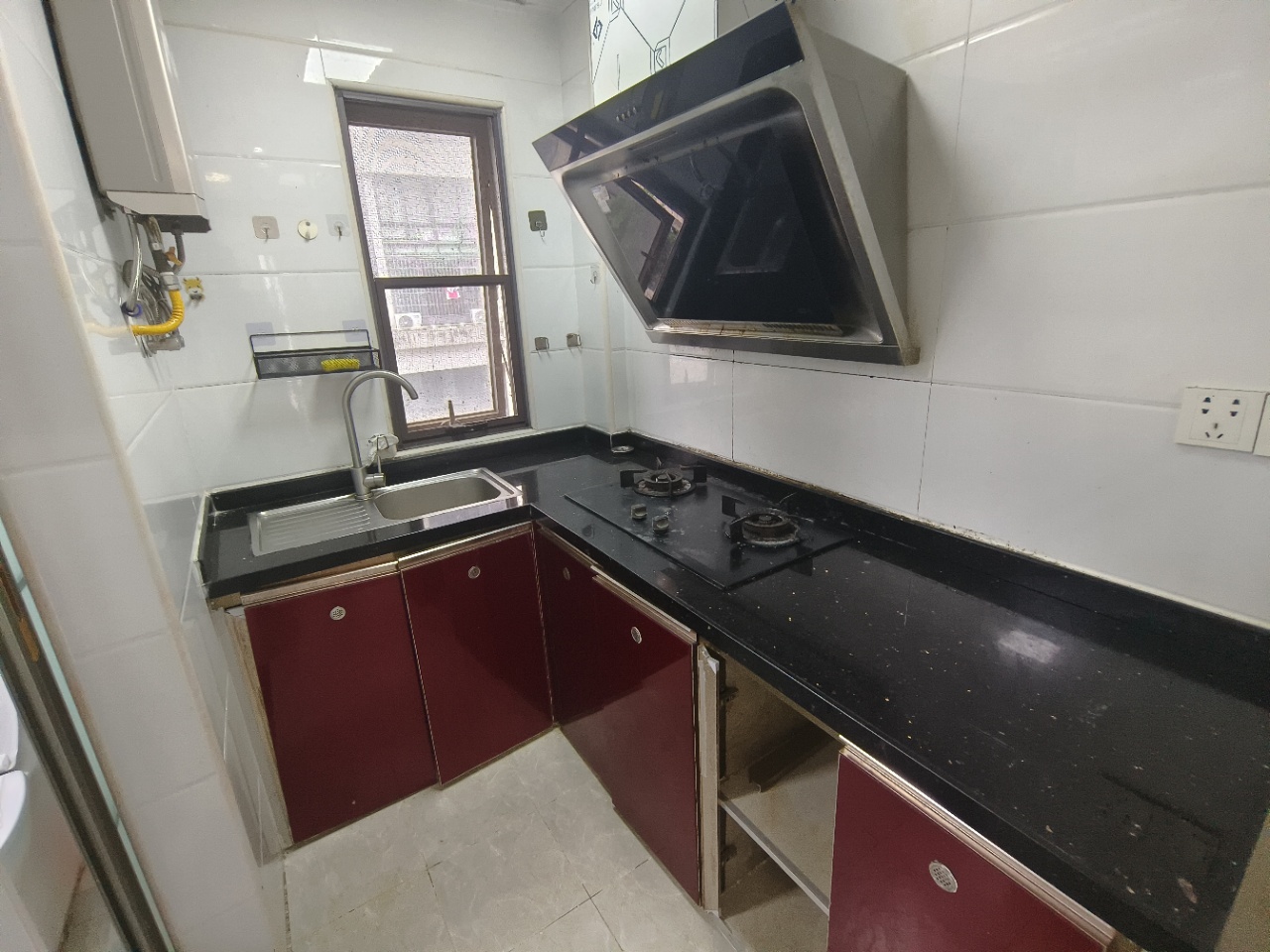 景山花园  2室2厅1卫    1700.0元/月 景山花园  2室2厅1卫    1700.0元/月室内图