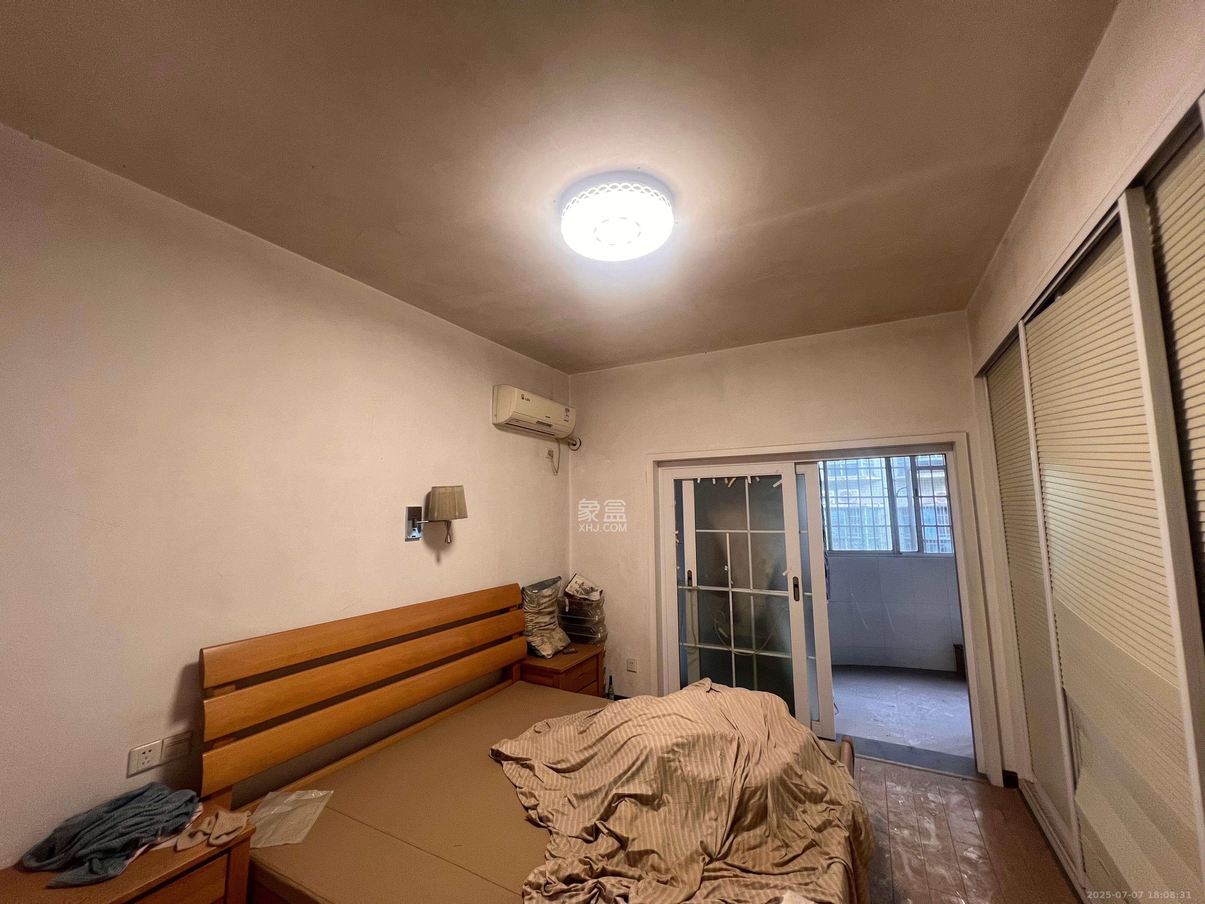 宏发花园 4室2厅2卫 65.0万 宏发花园 4室2厅2卫 65.0万客厅