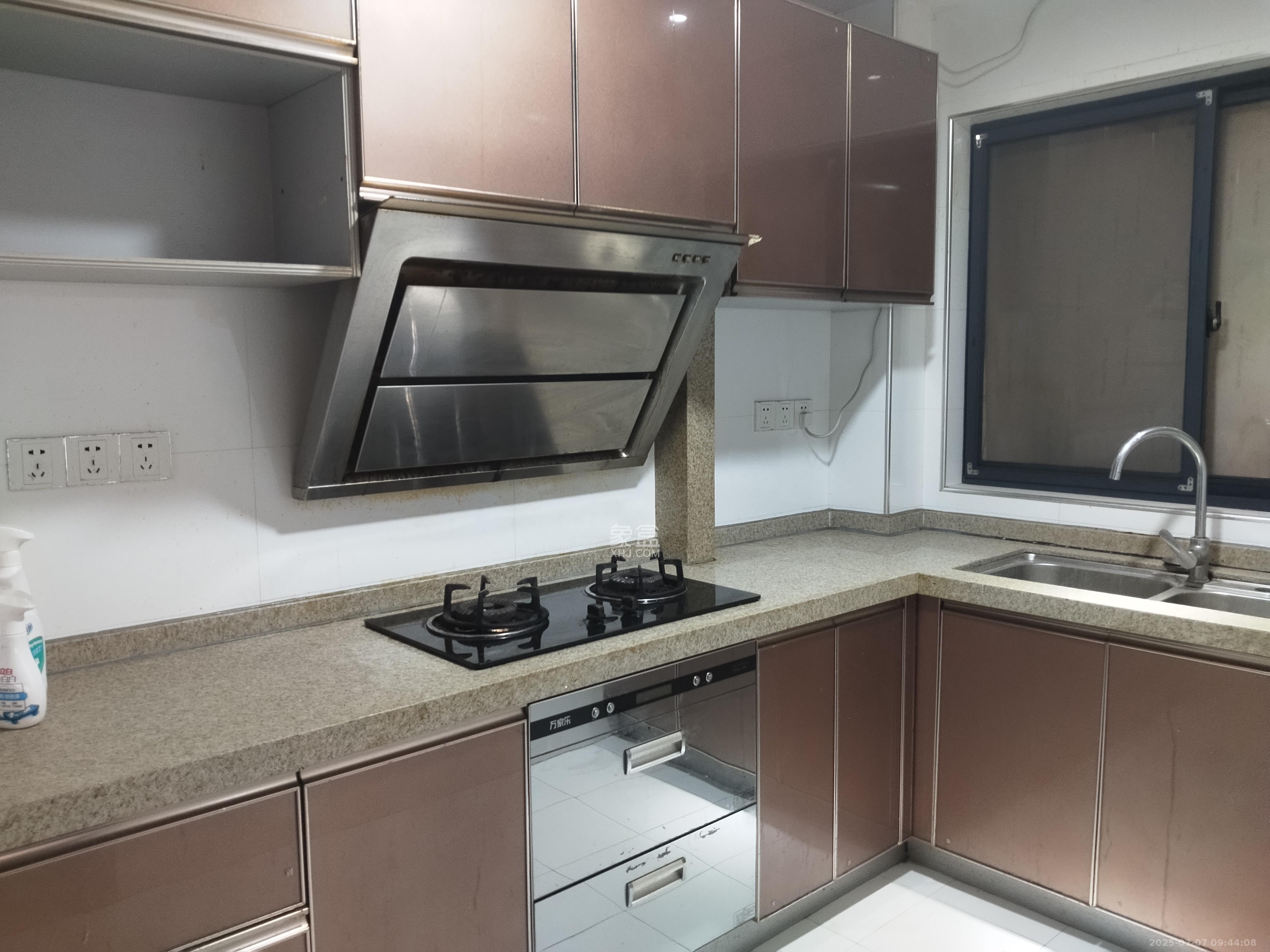 万象新天  4室2厅1卫    2600.0元/月 万象新天  4室2厅1卫    2600.0元/月室内图