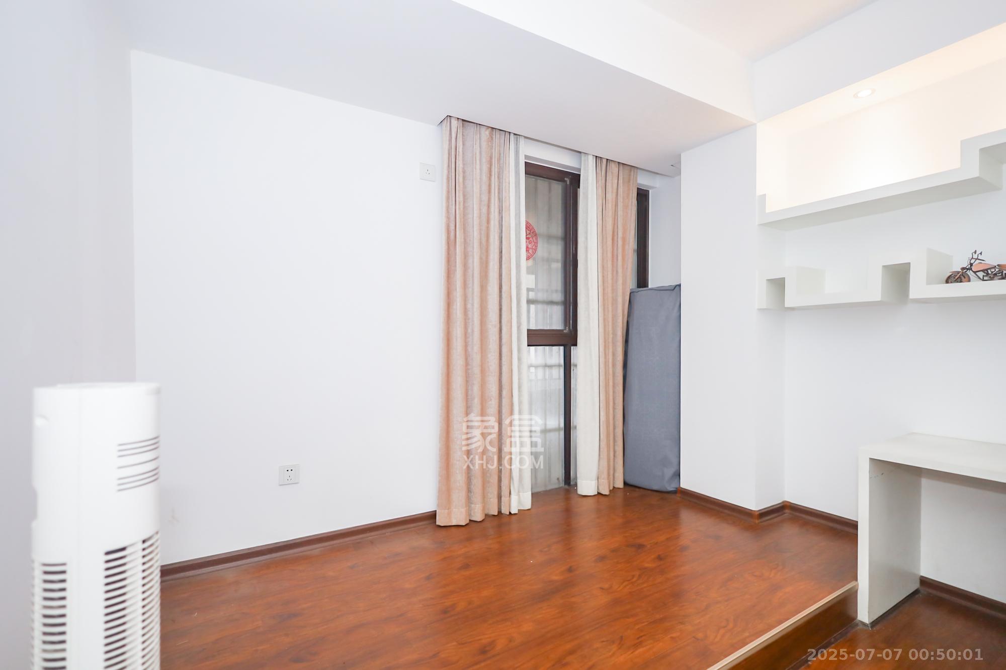 绿地中央广场 3室2厅1卫 116.00万 绿地中央广场 3室2厅1卫 116.00万阳台