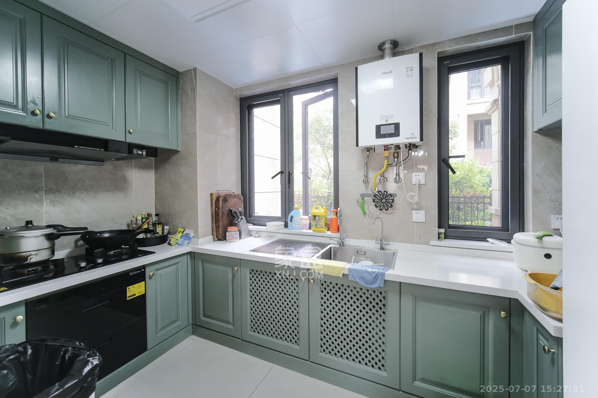 碧桂园翘楚棠  5室2厅3卫    450.0万 碧桂园翘楚棠  5室2厅3卫    450.0万厨房