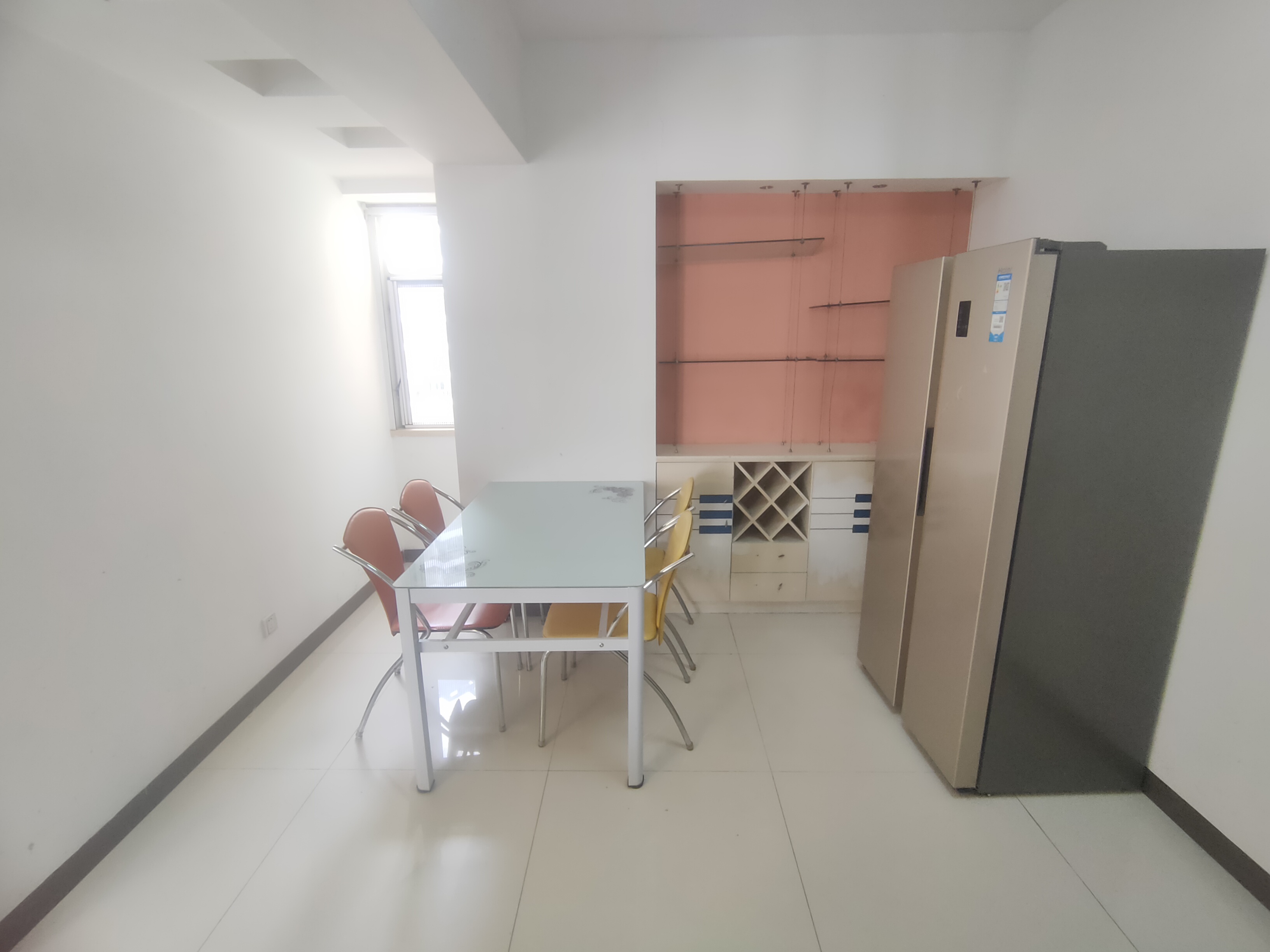 金山广场  3室2厅2卫    2800.0元/月室内图