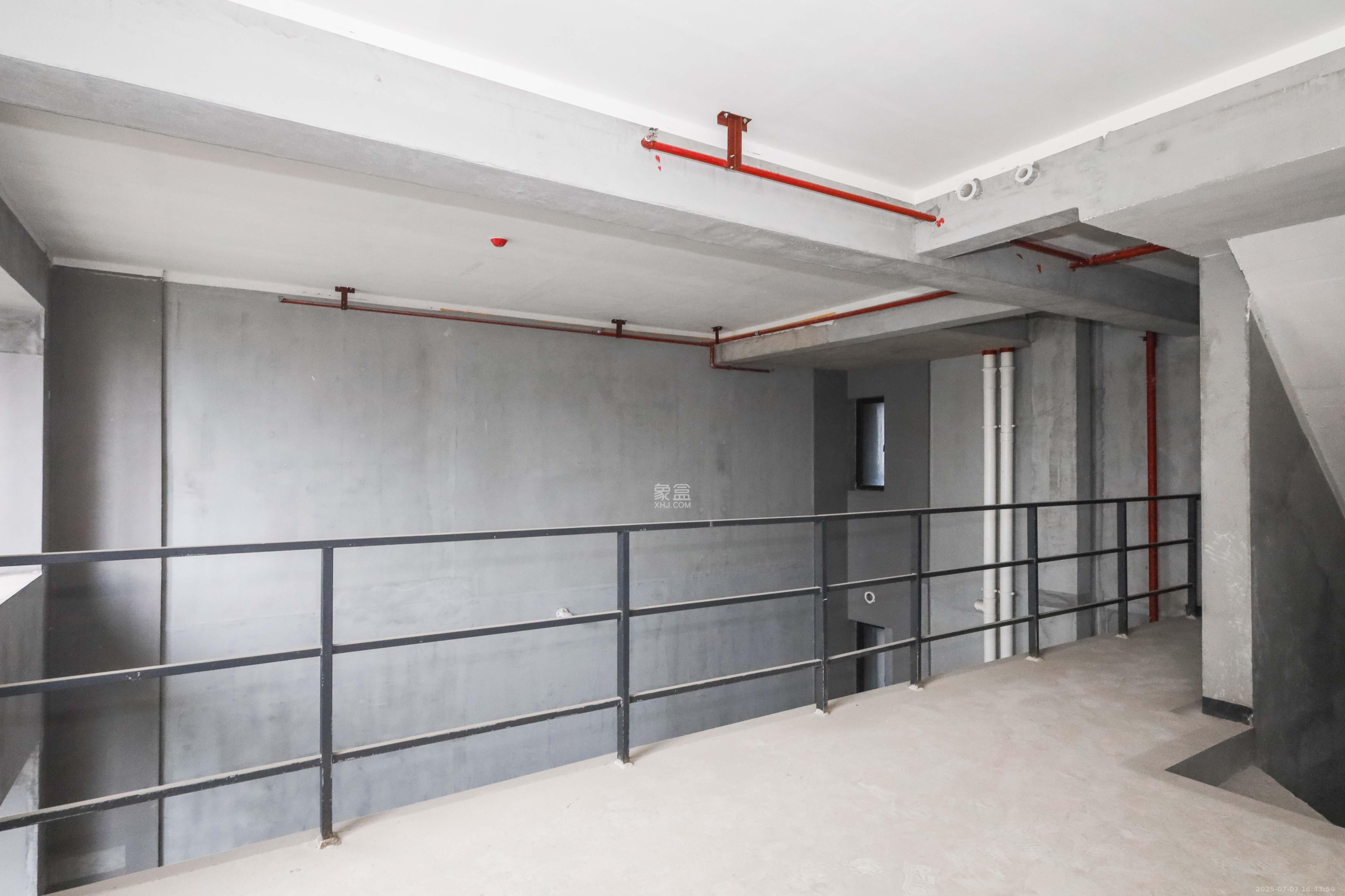 建发央著  4室2厅2卫   280.00万卧室