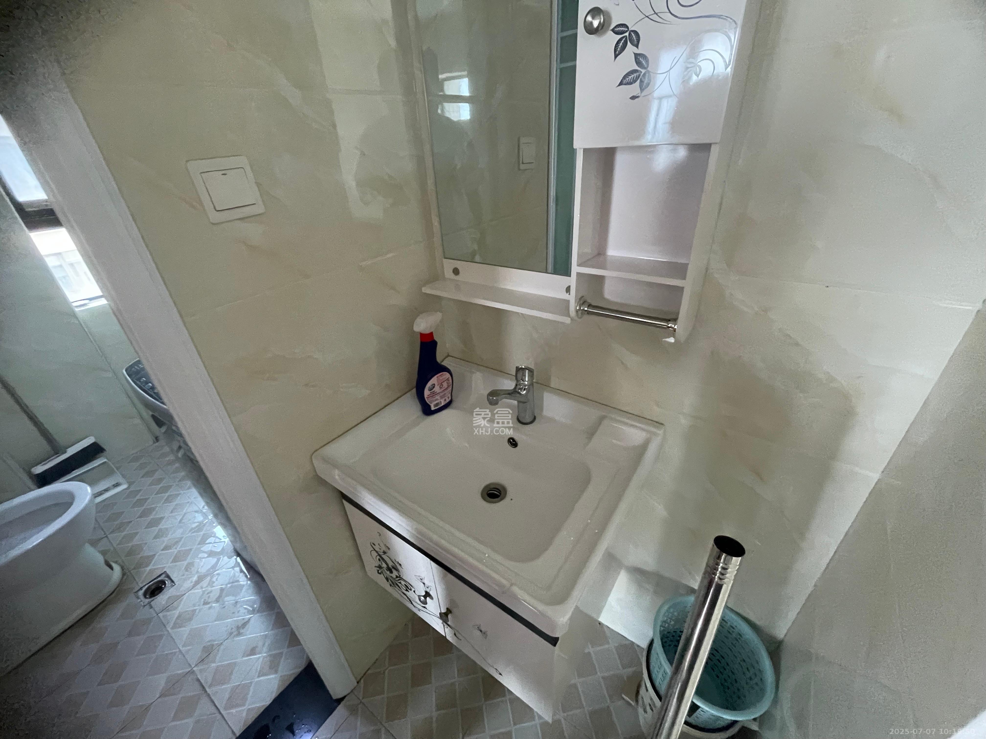 钰龙天下二期(钰龙佳园) 1室1厅1卫 1800.0元/月 钰龙天下二期(钰龙佳园) 1室1厅1卫 1800.0元/月室内图