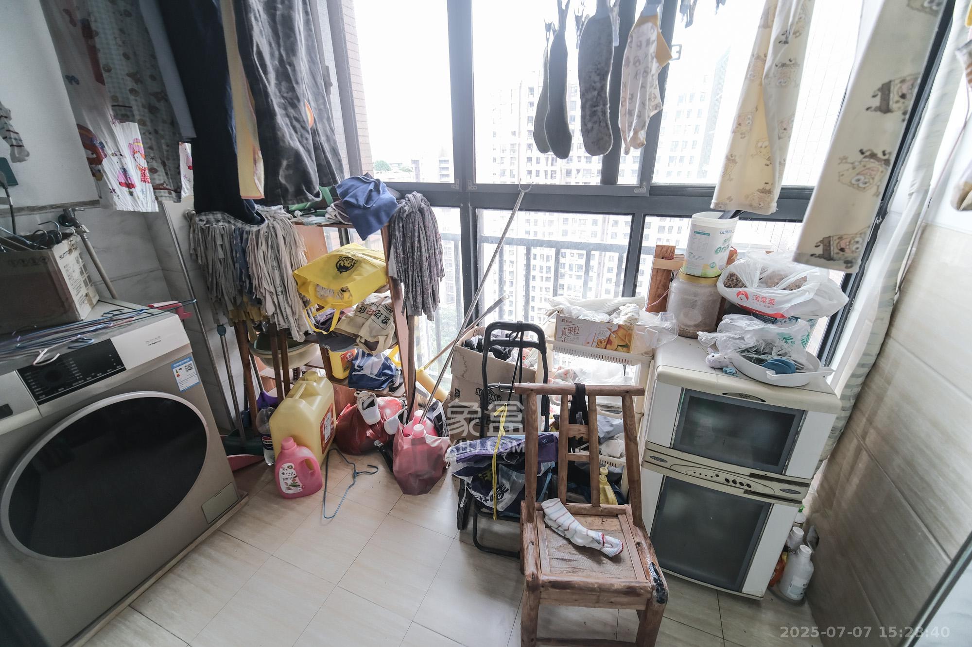 三一街区  1室2厅1卫   62.80万阳台