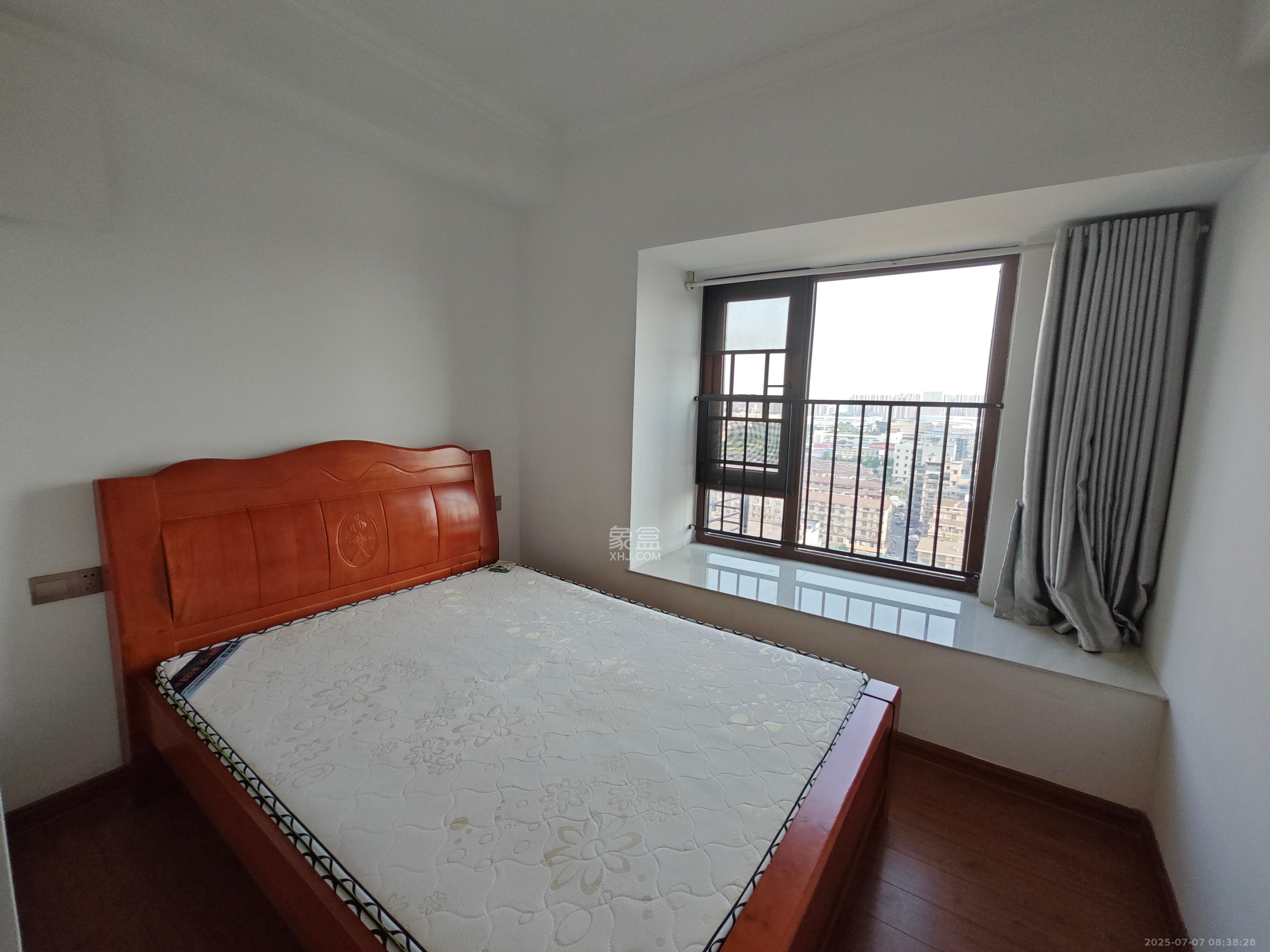 碧桂园星城首府  3室2厅2卫    2700.0元/月室内图