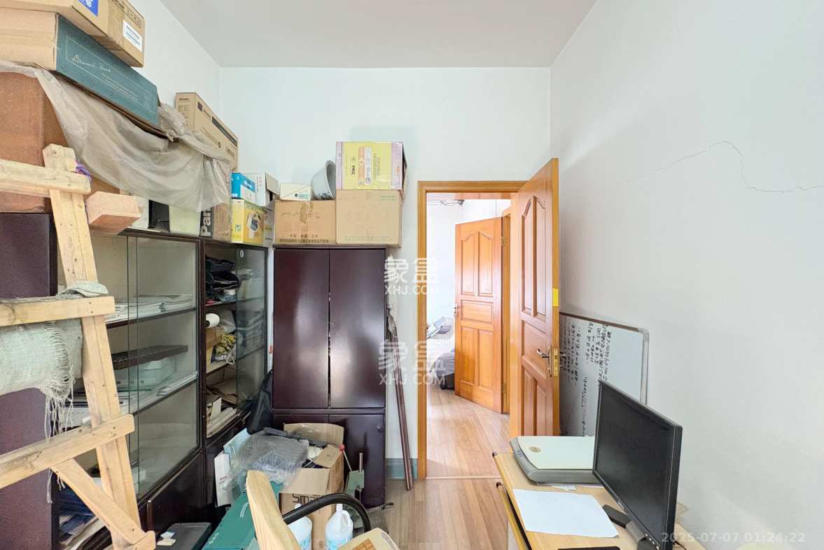 定王府  5室2厅2卫    155.0万 定王府  5室2厅2卫    155.0万卧室