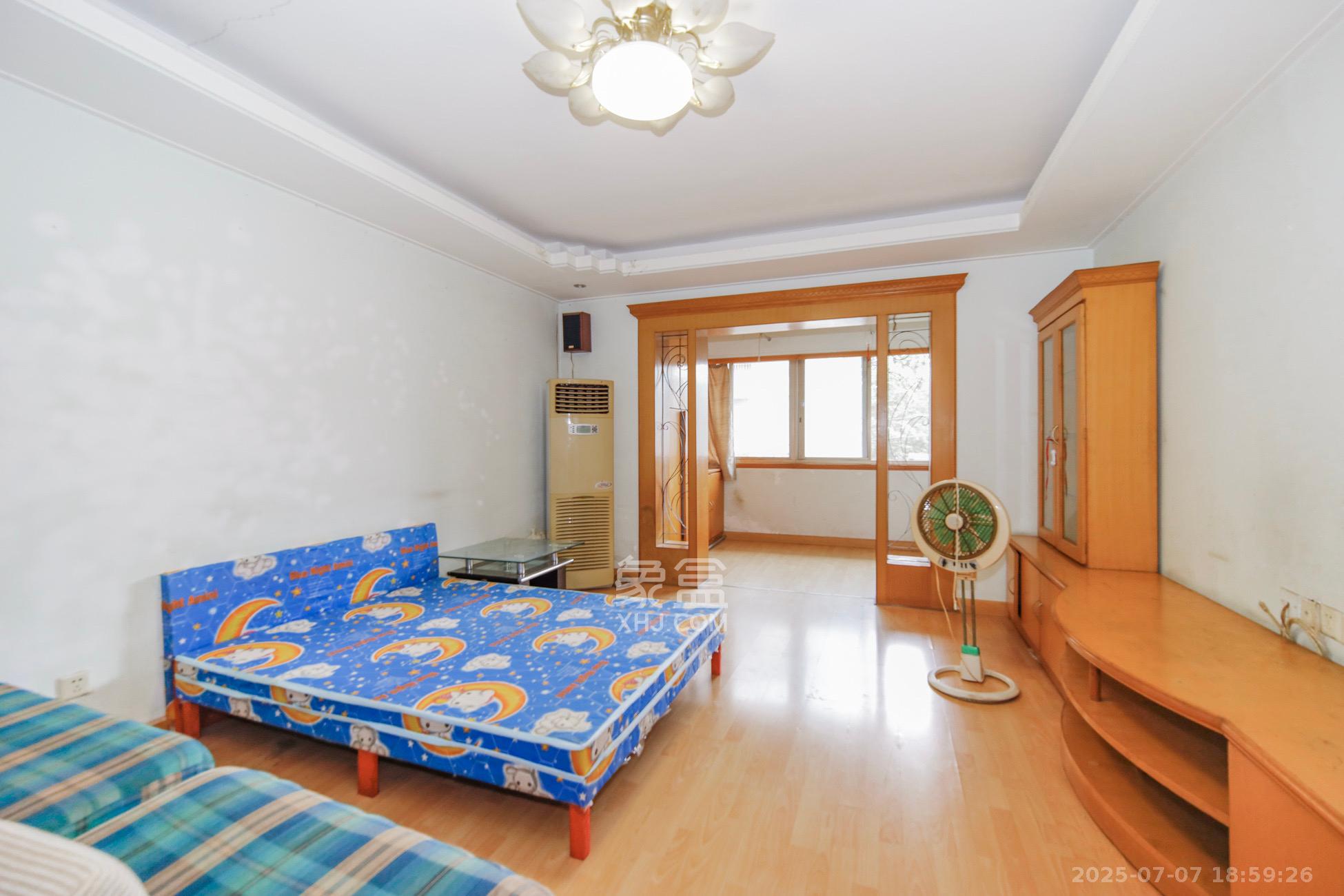 南园小区  3室2厅1卫   1600.00元/月室内图1