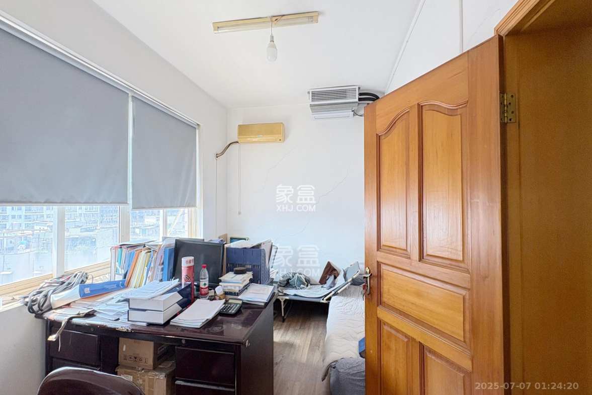 定王府  5室2厅2卫    155.0万 定王府  5室2厅2卫    155.0万卧室