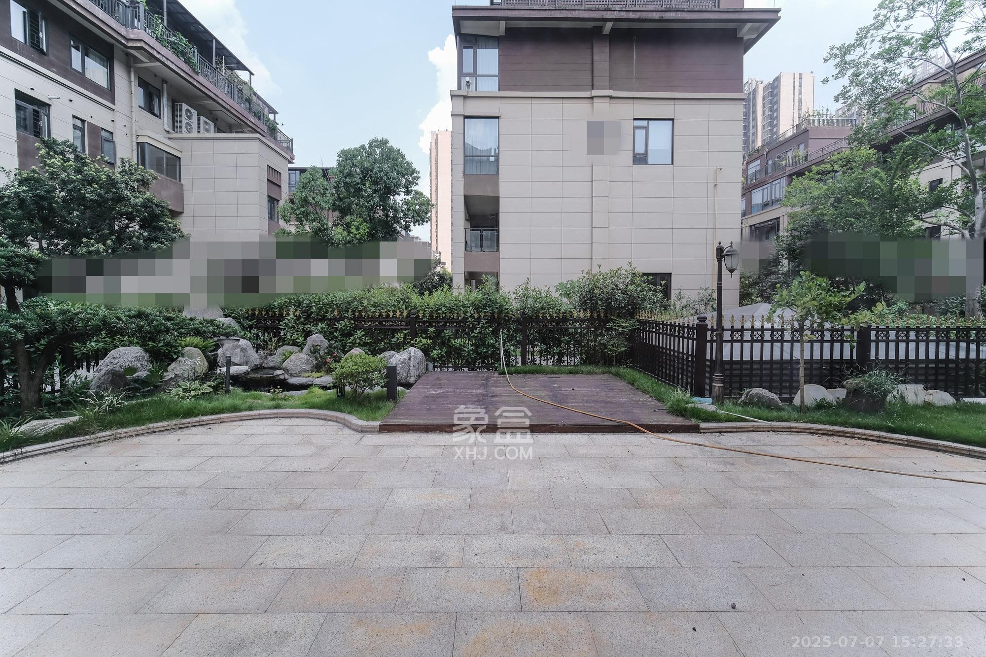 碧桂园翘楚棠  5室2厅3卫    450.0万 碧桂园翘楚棠  5室2厅3卫    450.0万阳台