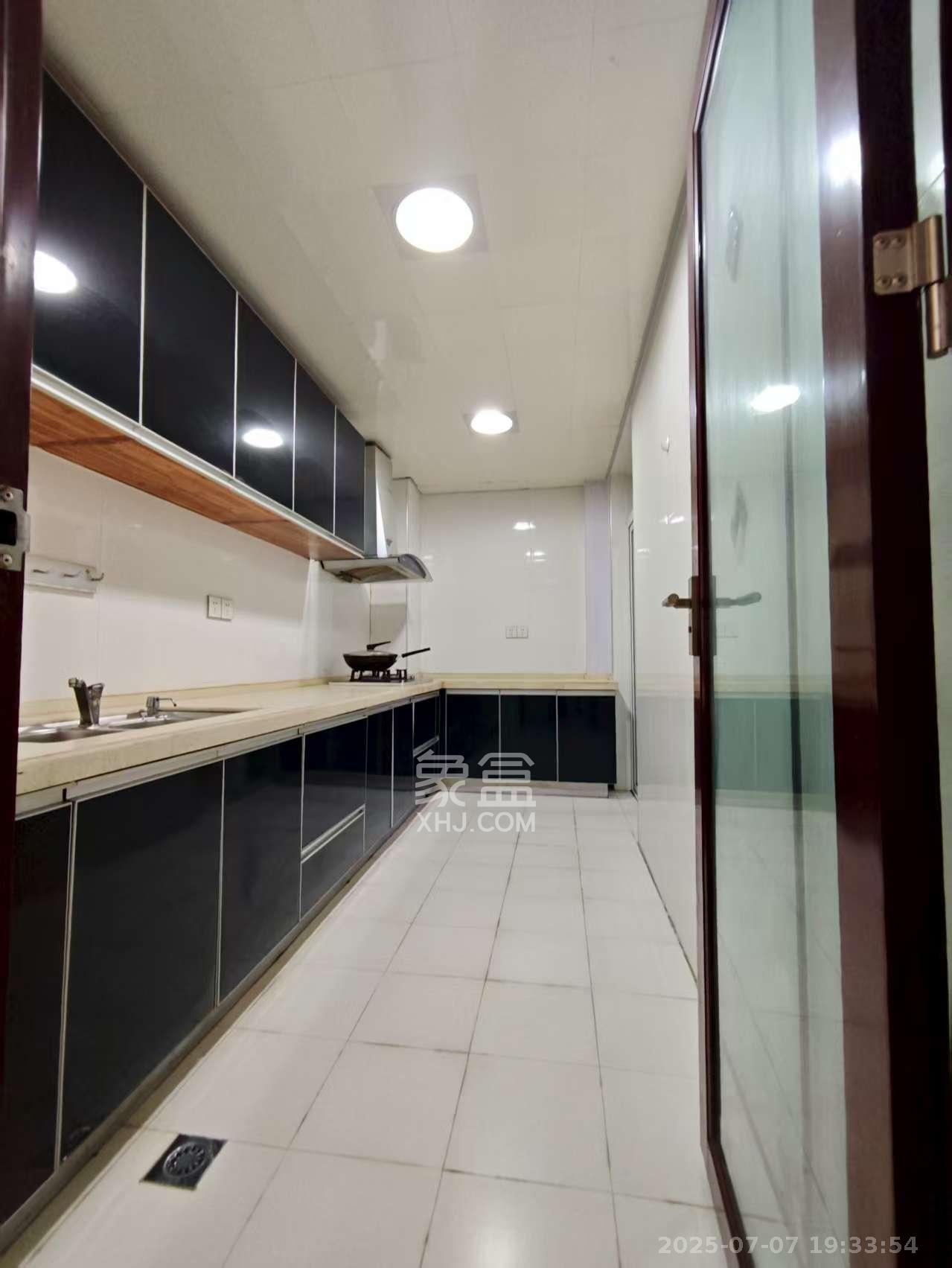 圣力华苑 3室2厅1卫 1800.0元/月 圣力华苑 3室2厅1卫 1800.0元/月室内图