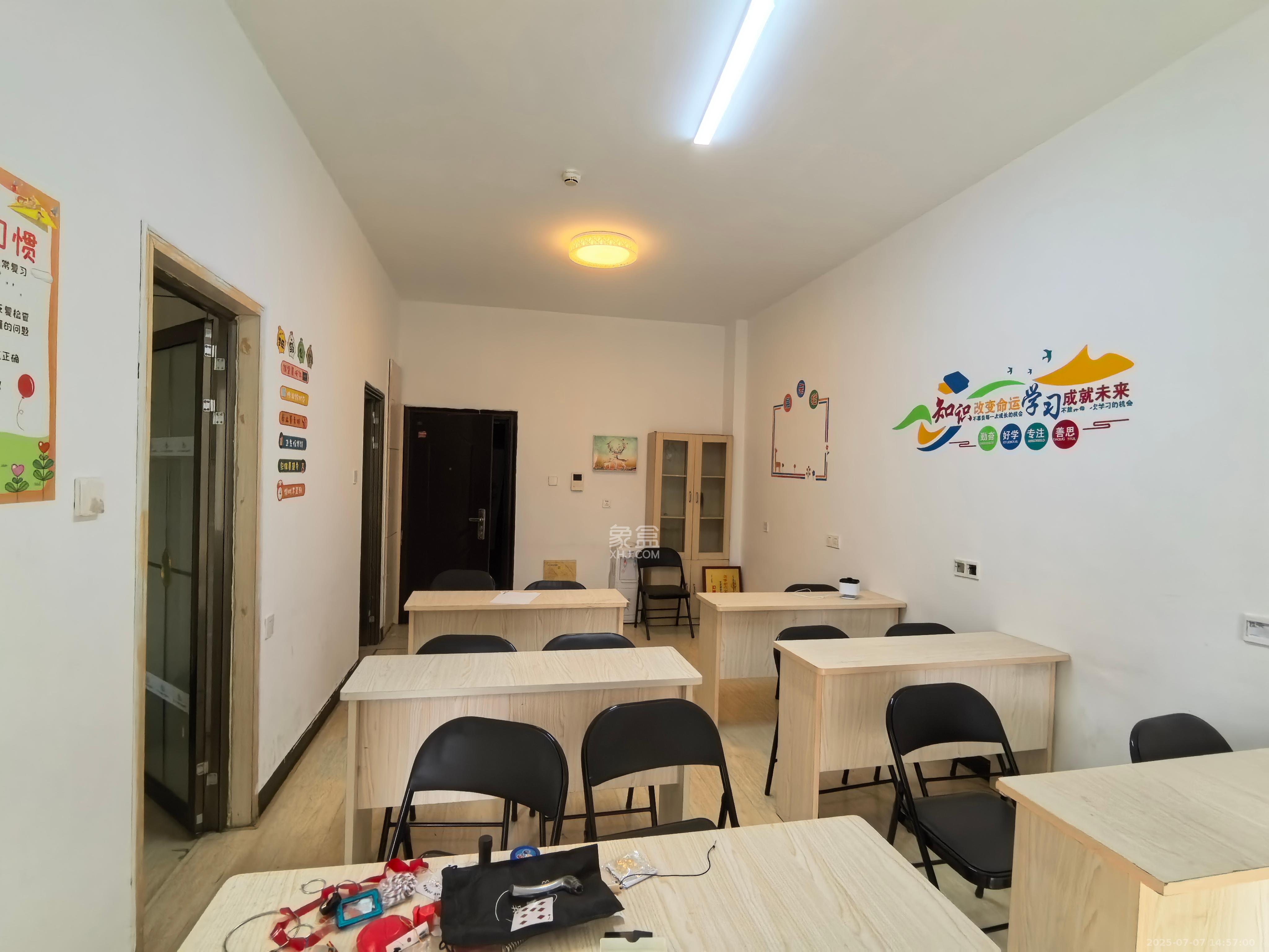 万国城(当代满庭春MOMA)三期  1室1厅0卫    1600.0元/月 万国城(当代满庭春MOMA)三期  1室1厅0卫    1600.0元/月室内图