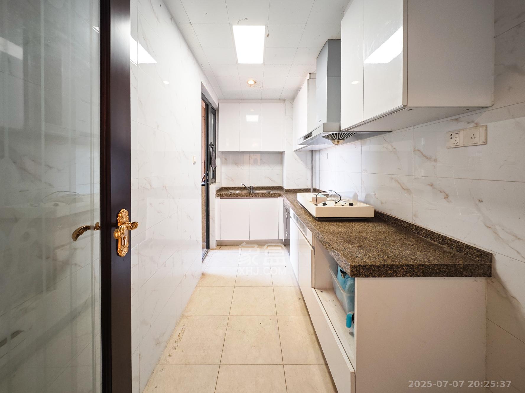 恒大御景天下城一期 3室2厅1卫 66.8万 恒大御景天下城一期 3室2厅1卫 66.8万厨房